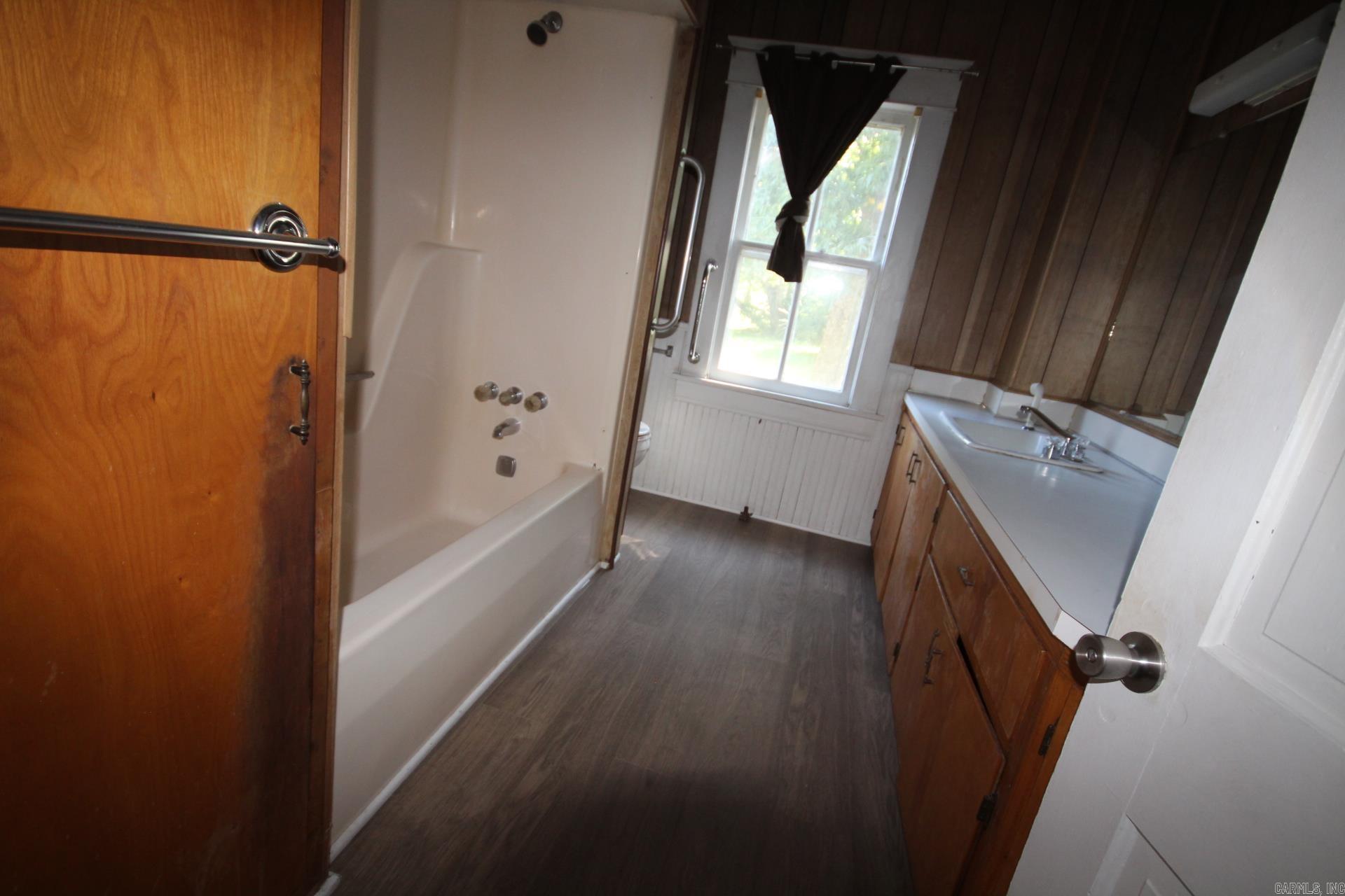 211 S Ansley Street Property Photo 7