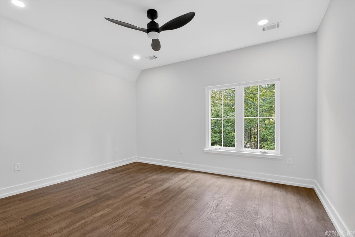 1078 Sungate Drive Property Photo 24