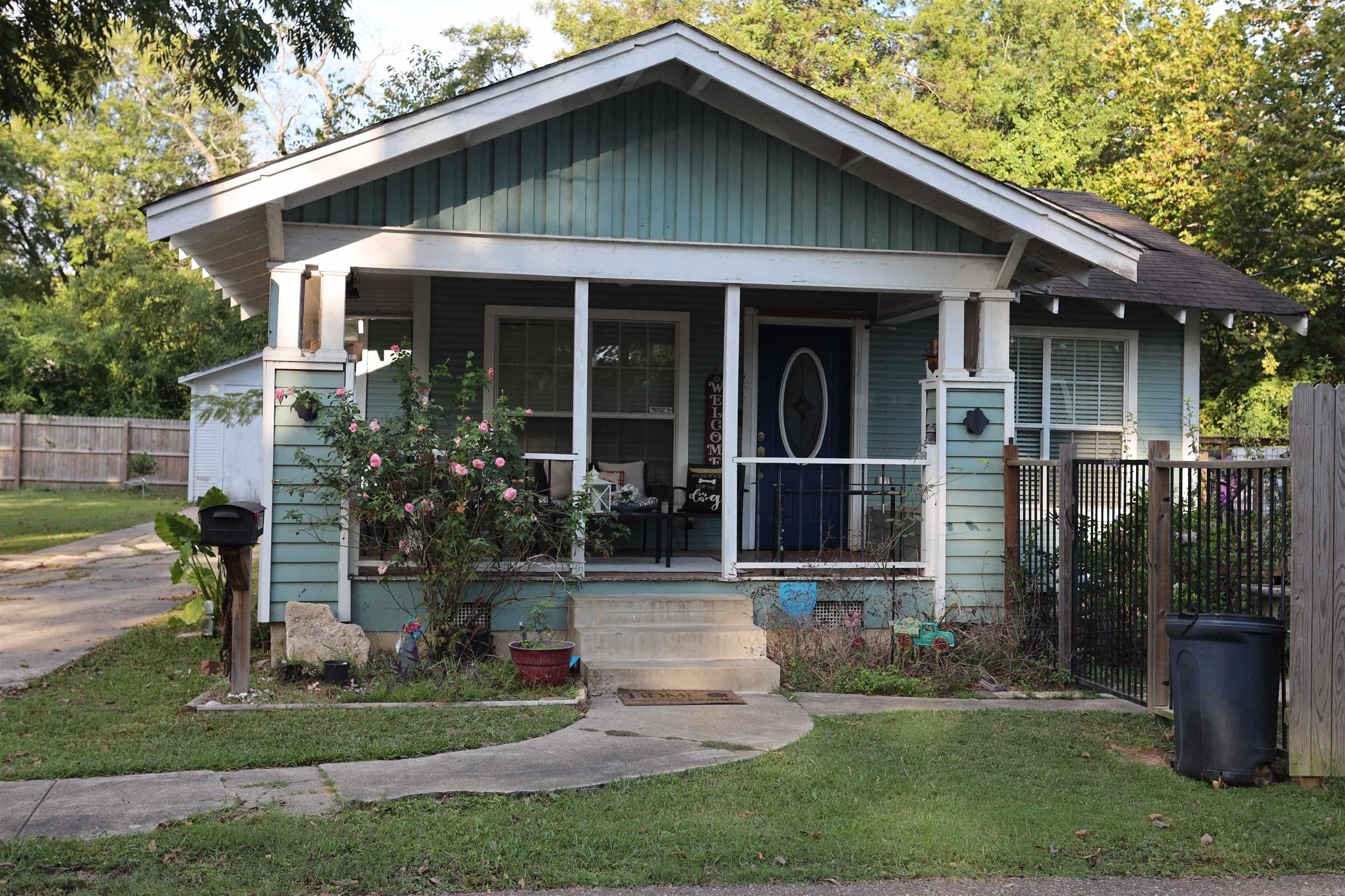 407 Oak Property Photo 1