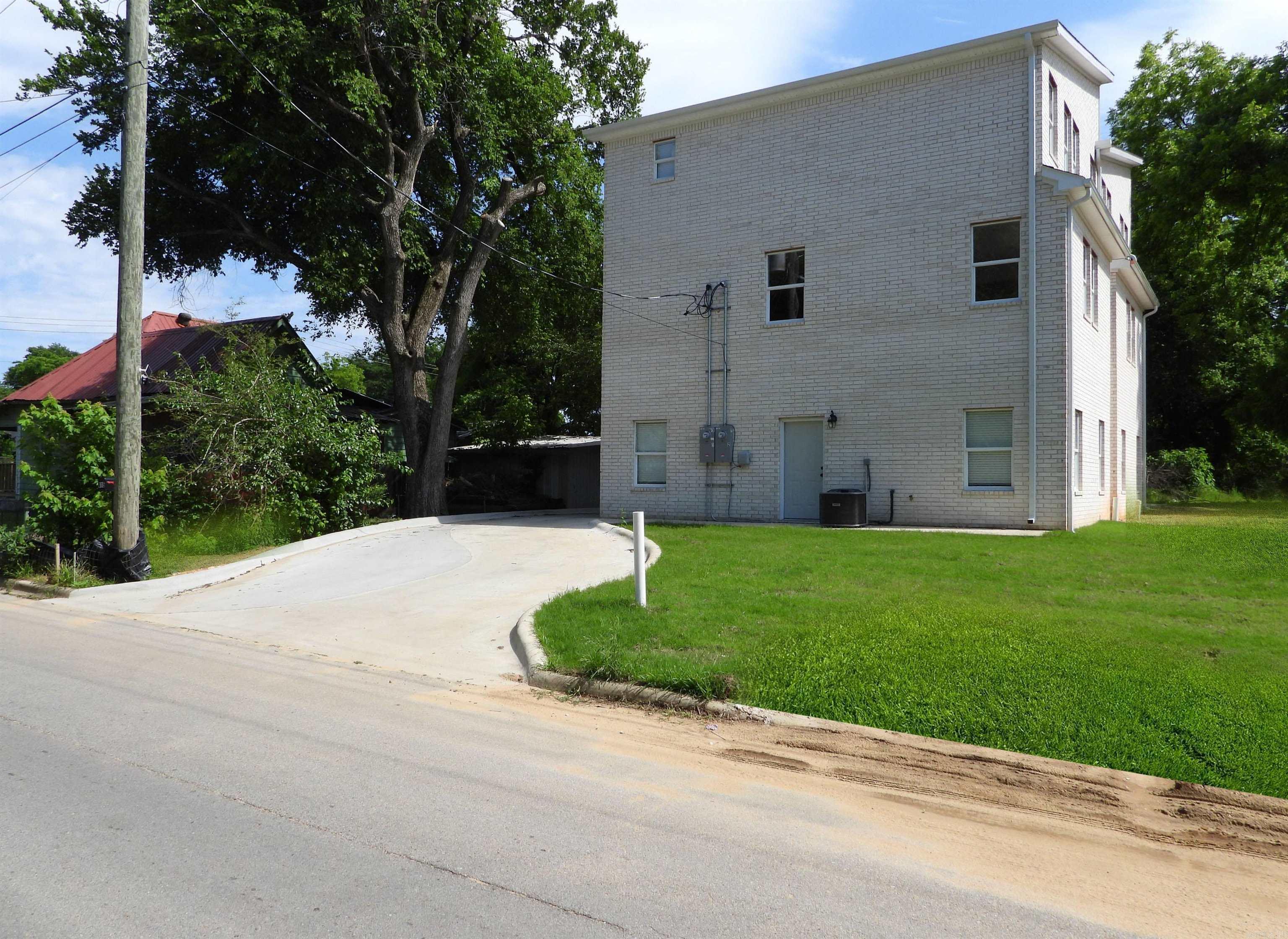 615 E Word Street 1 Property Photo 22