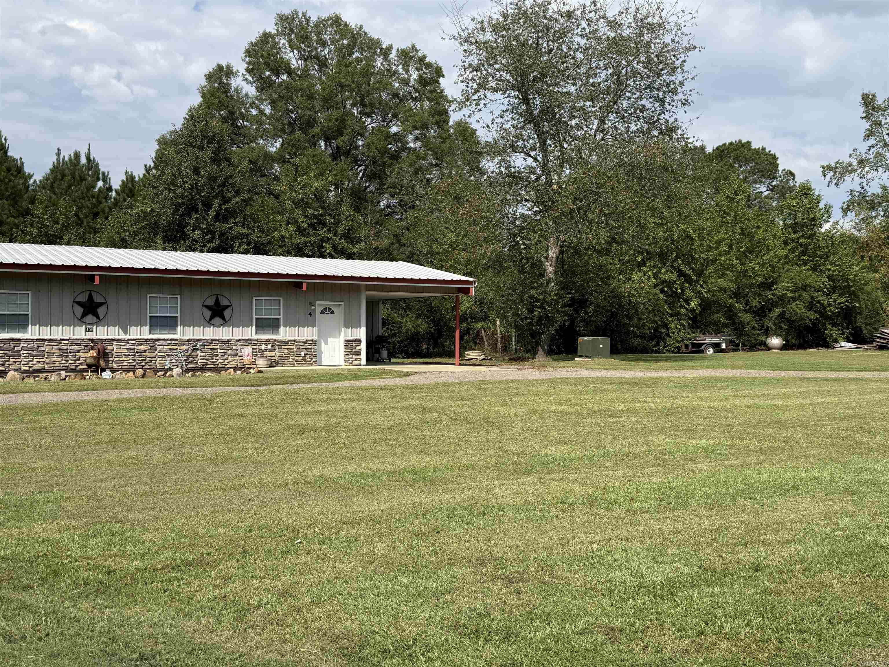 409 E 13th Street Property Photo 8