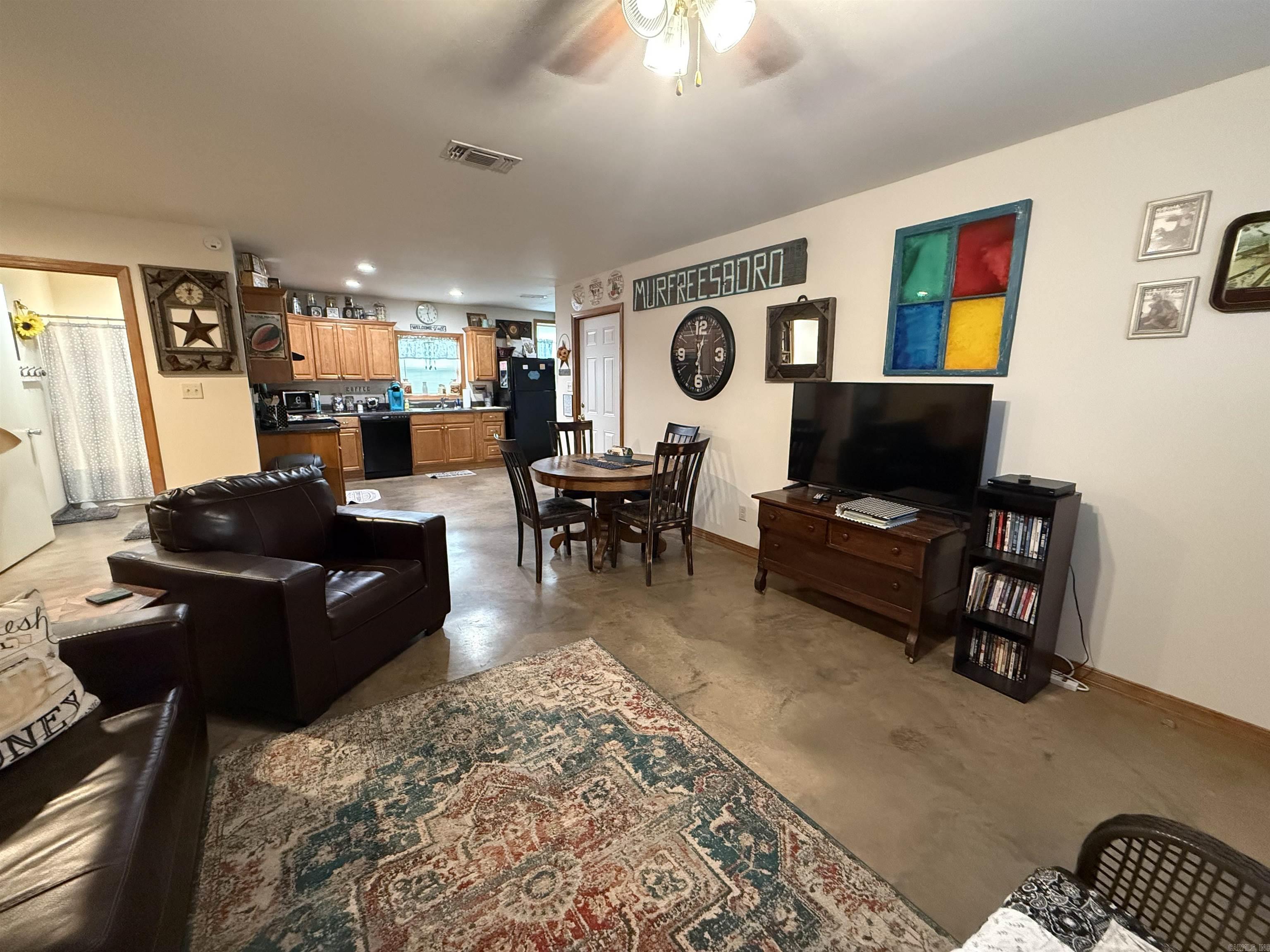 409 E 13th Street Property Photo 16