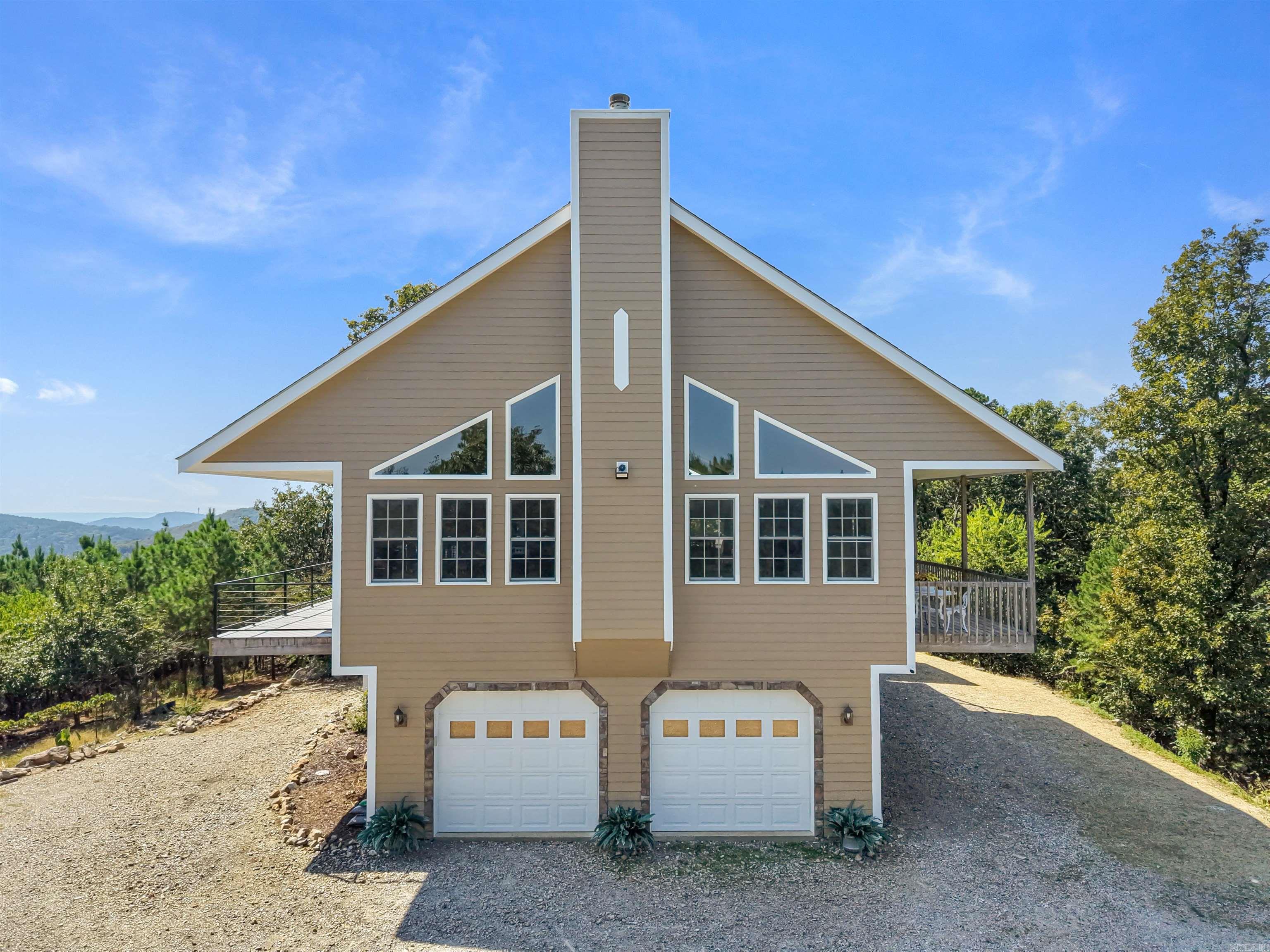 300 Hazelnut Place Property Photo 2