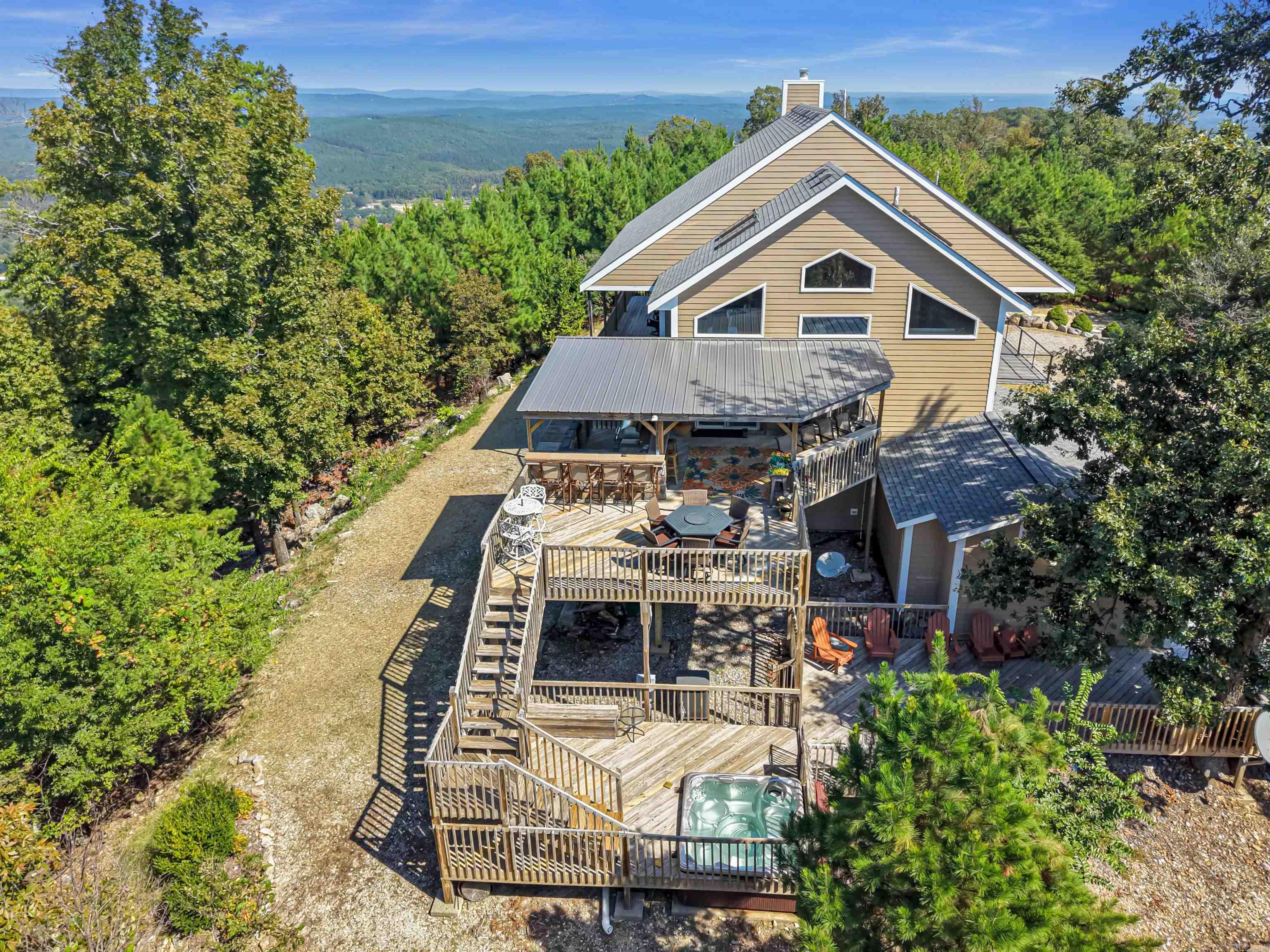 300 Hazelnut Place Property Photo 5