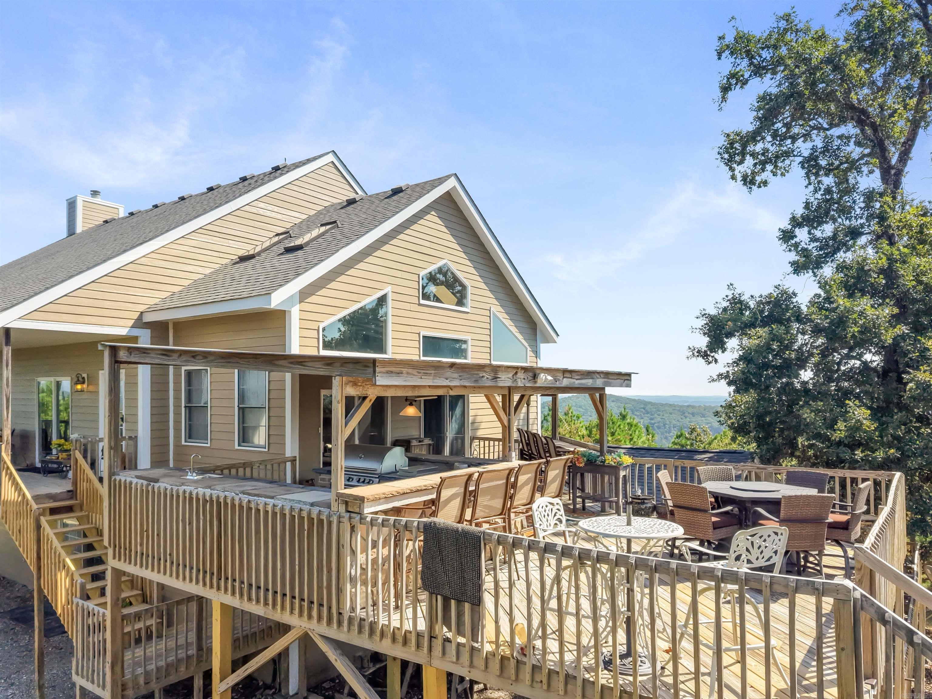 300 Hazelnut Place Property Photo 7