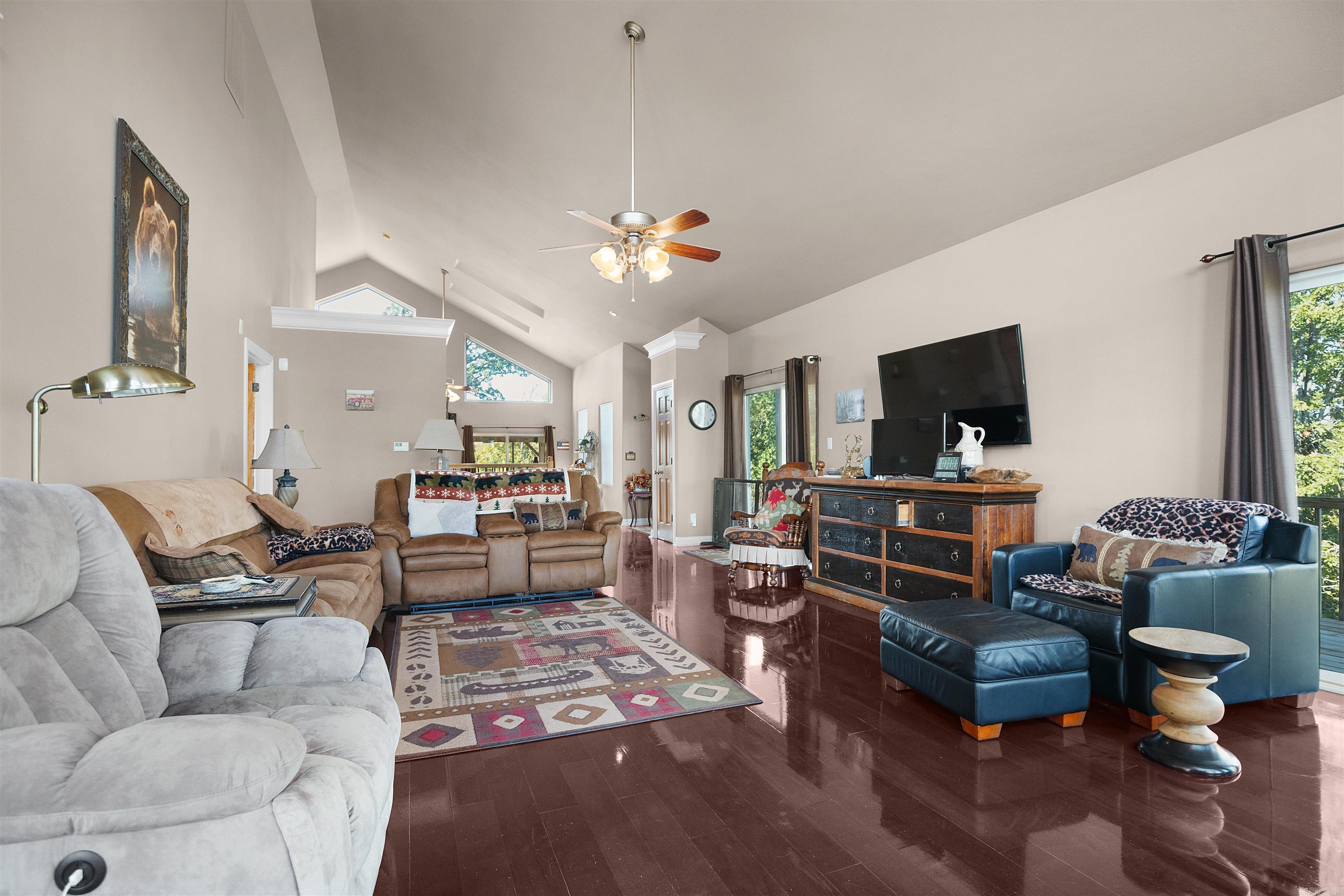 300 Hazelnut Place Property Photo 11