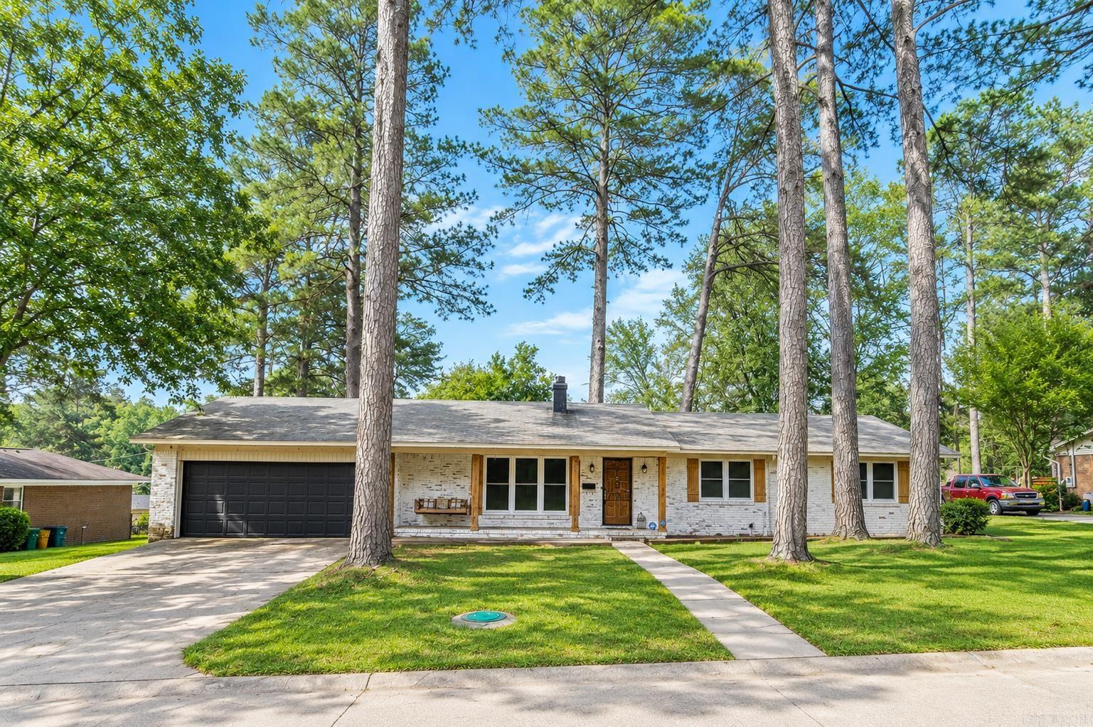 1211 Linwood Dr Property Photo 1