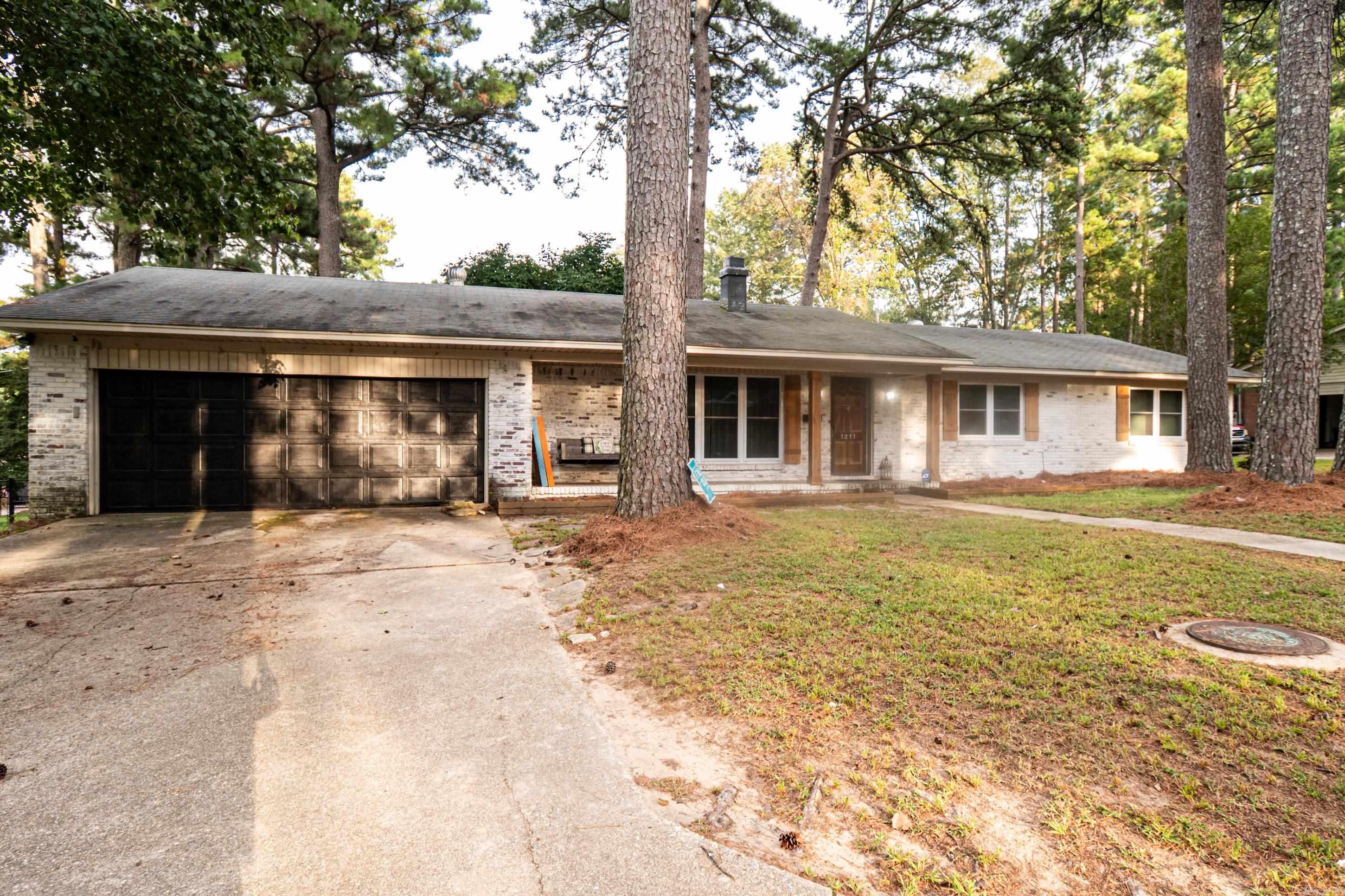 1211 Linwood Dr Property Photo 2