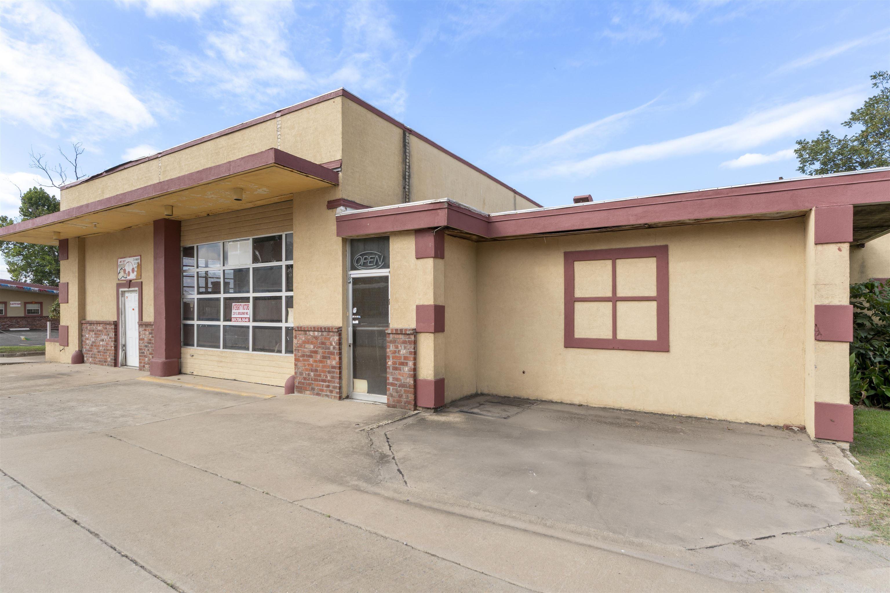 2301 E Broadway Street Property Photo 2
