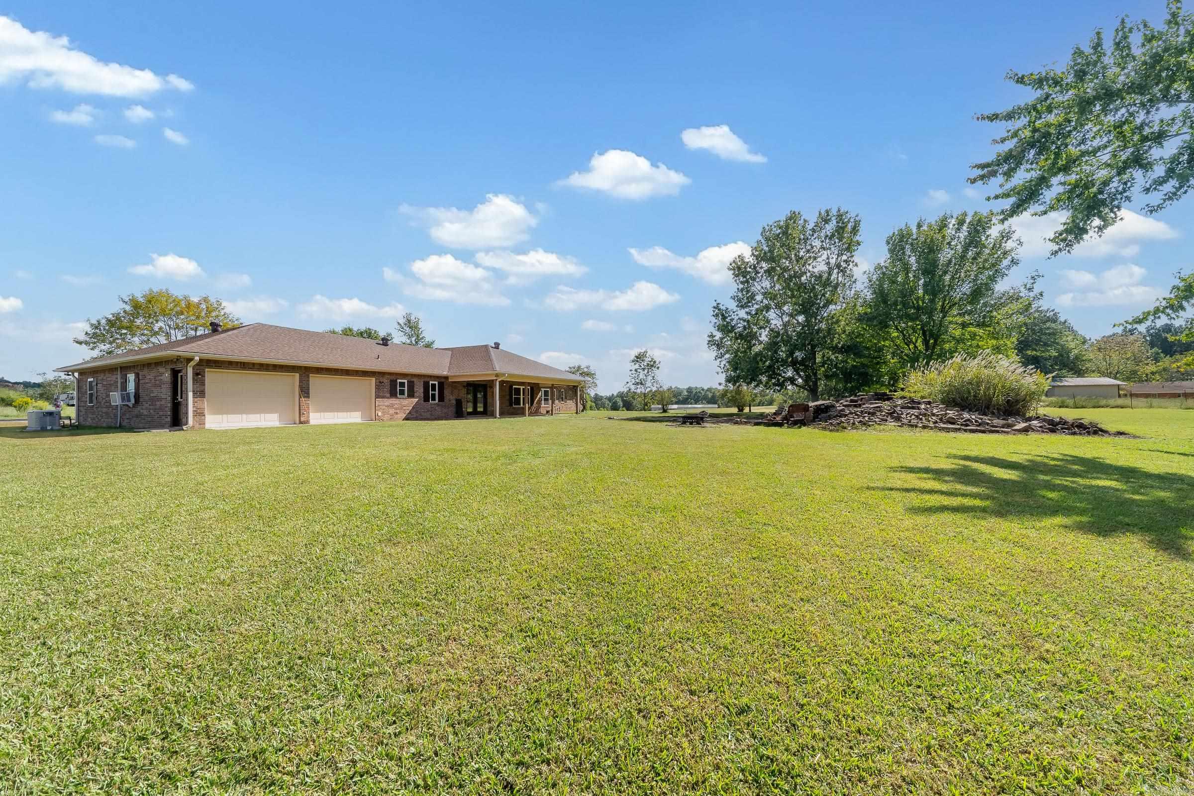 113 Amanda Ln Property Photo 4