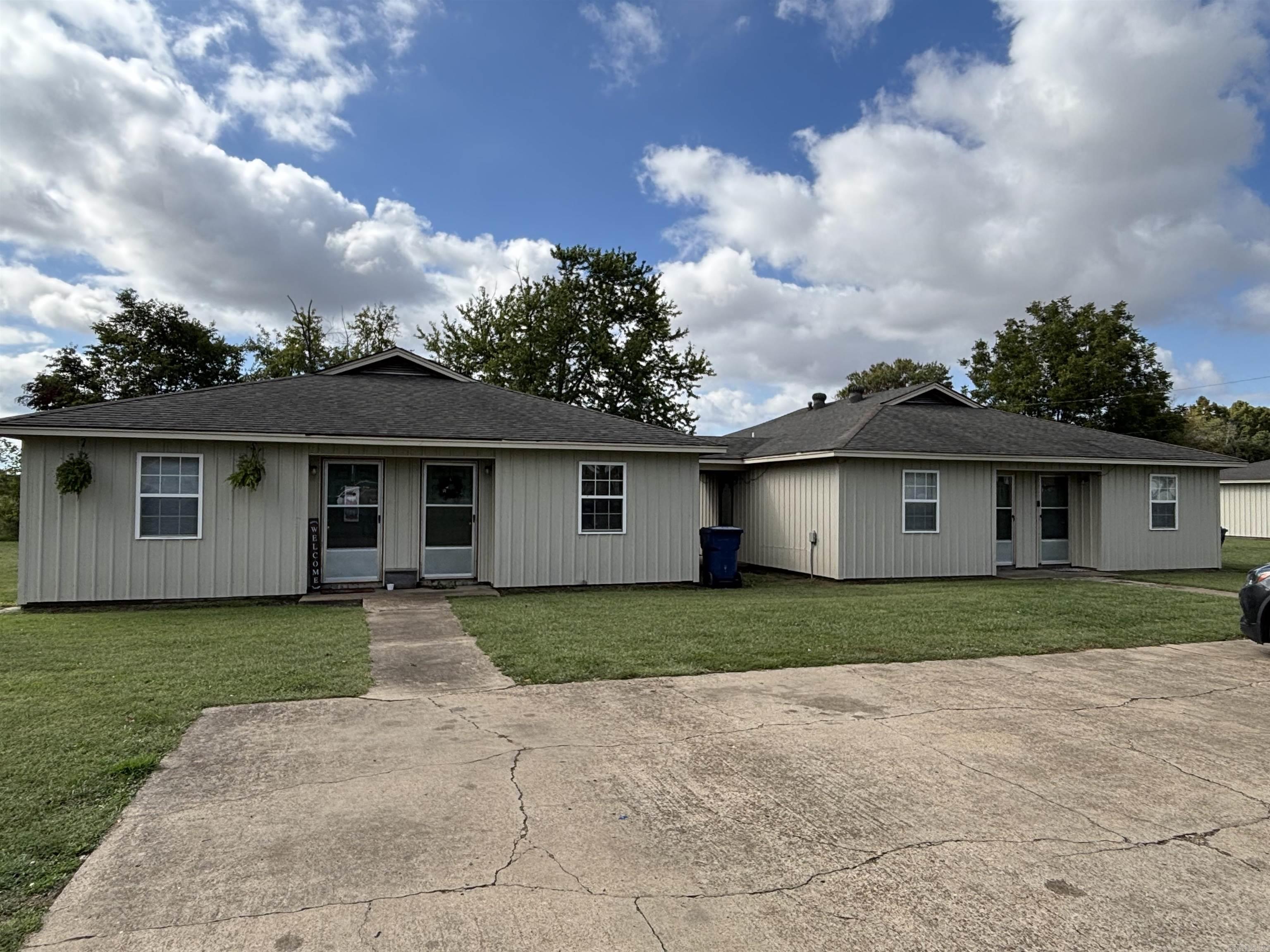 555 & 559 Clement Ln Property Photo 1