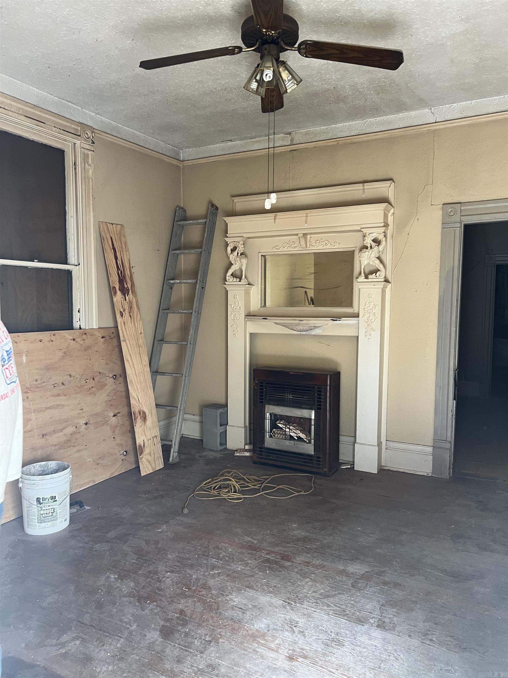 822 S Elm Street Property Photo 2