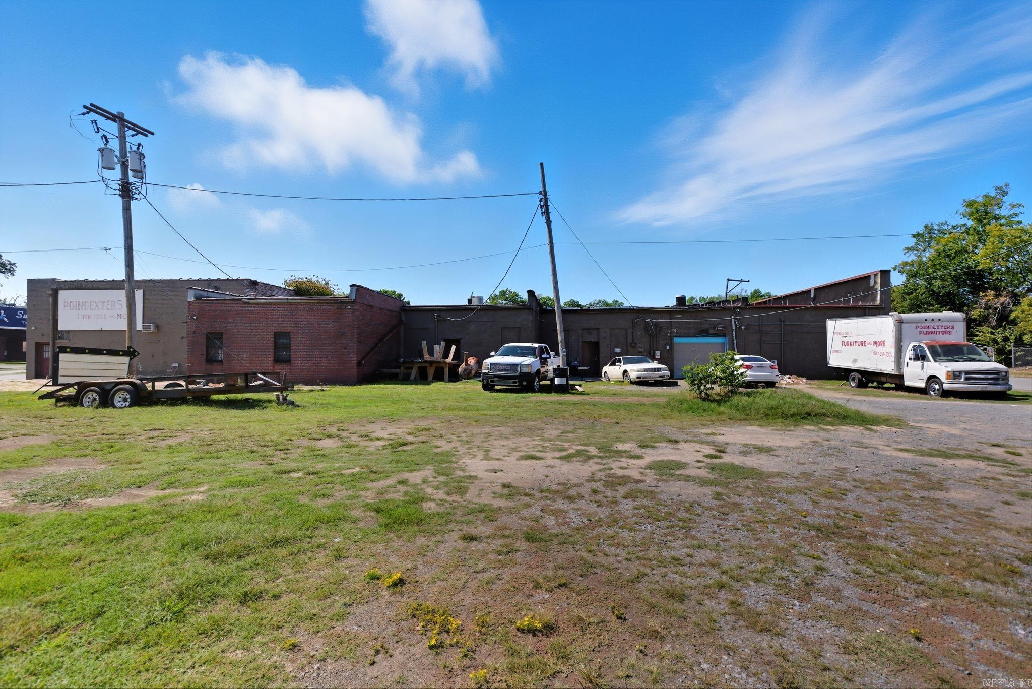1613 S Main Street Property Photo 6
