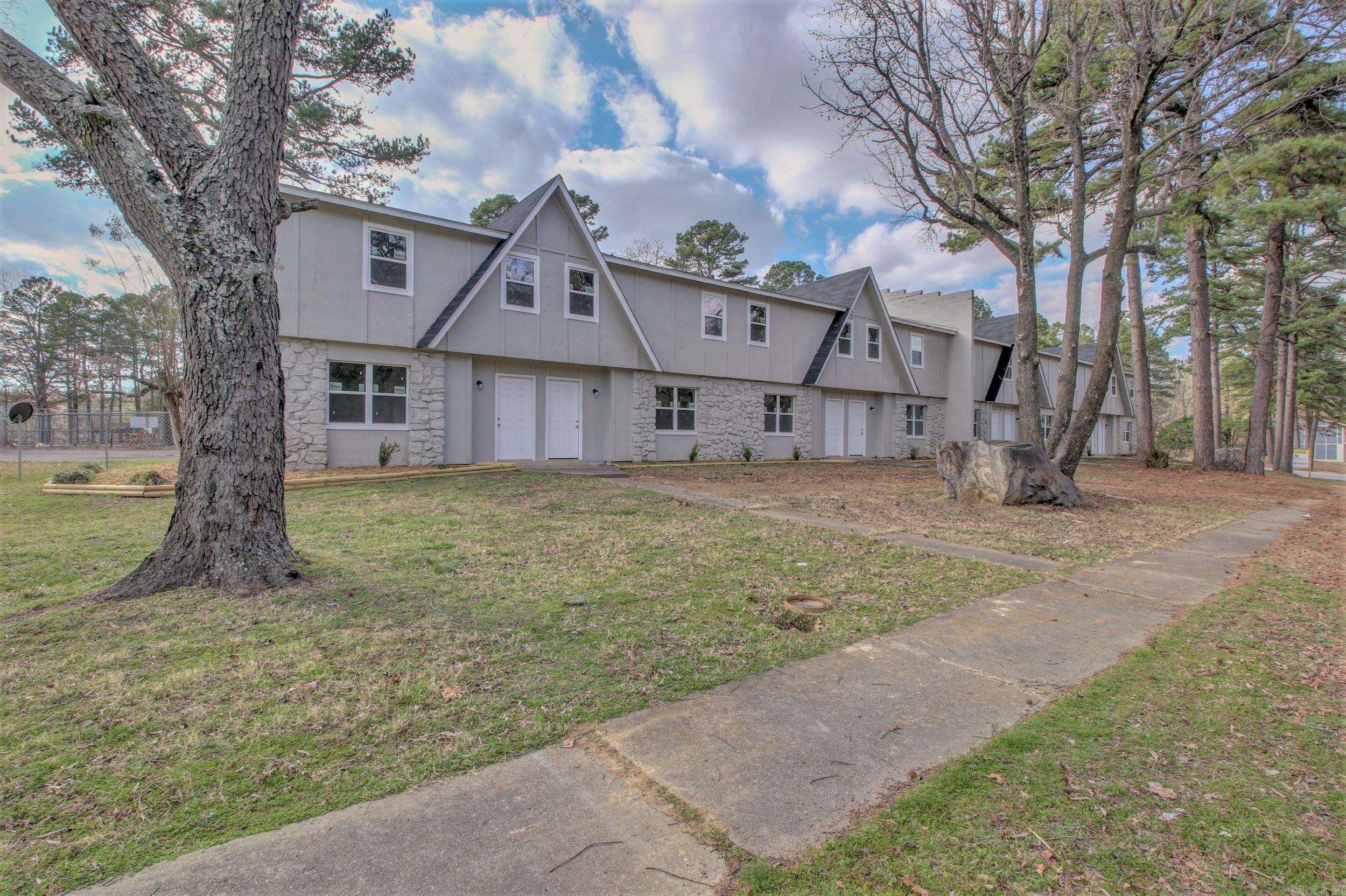 1900 Labette Manor Drive Property Photo 1