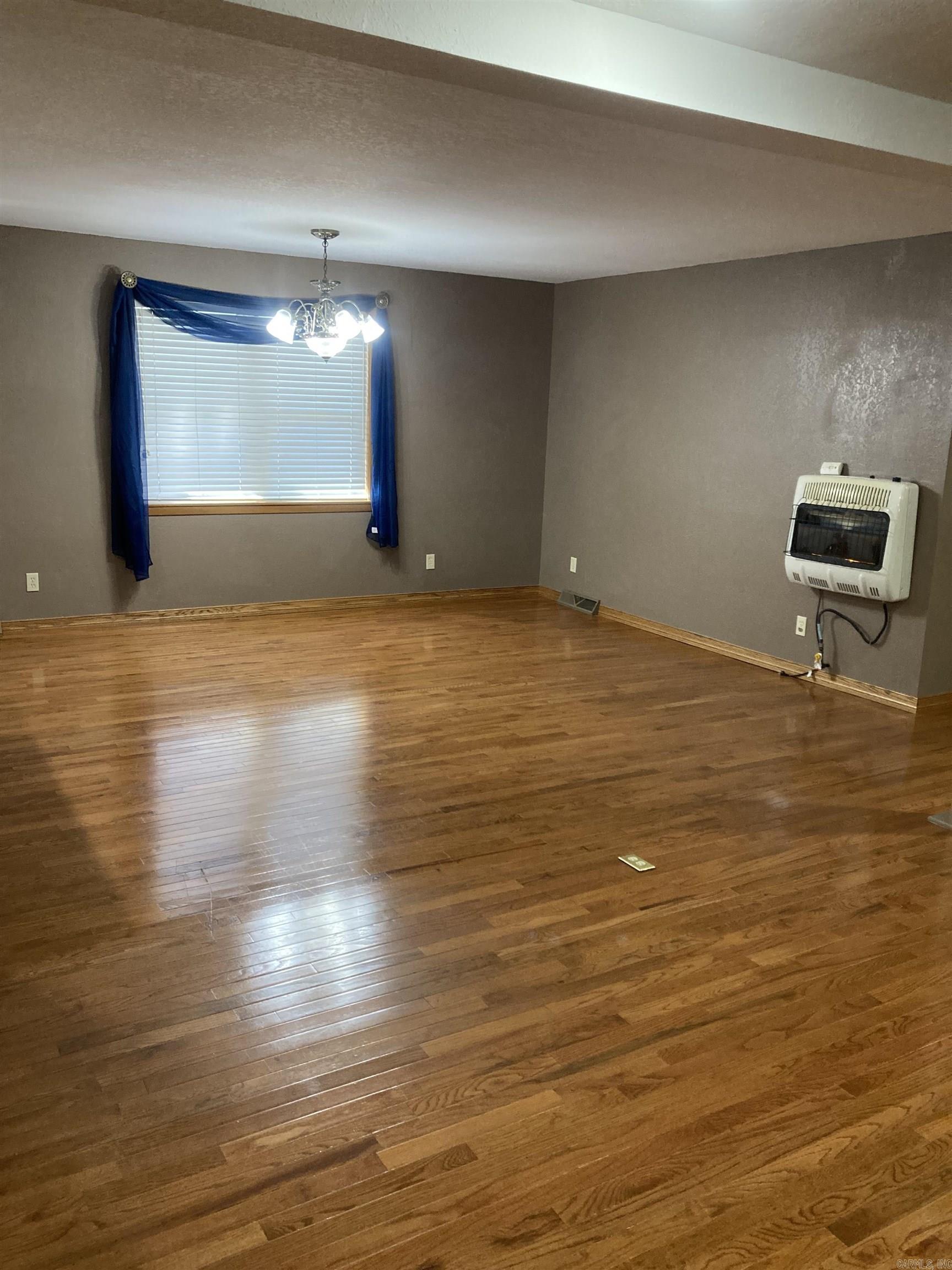 792 N Royal Avenue Property Photo 5