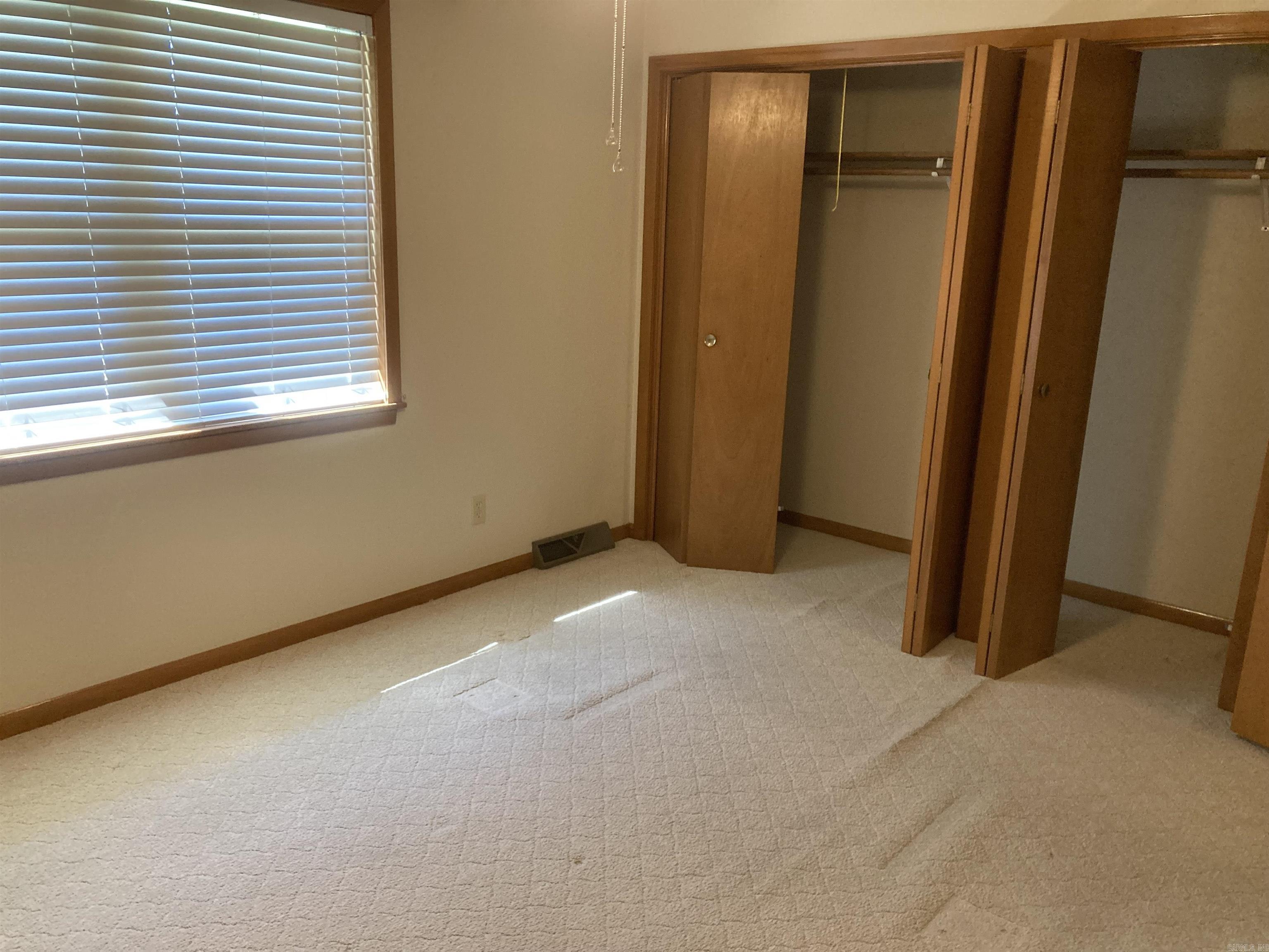 792 N Royal Avenue Property Photo 9