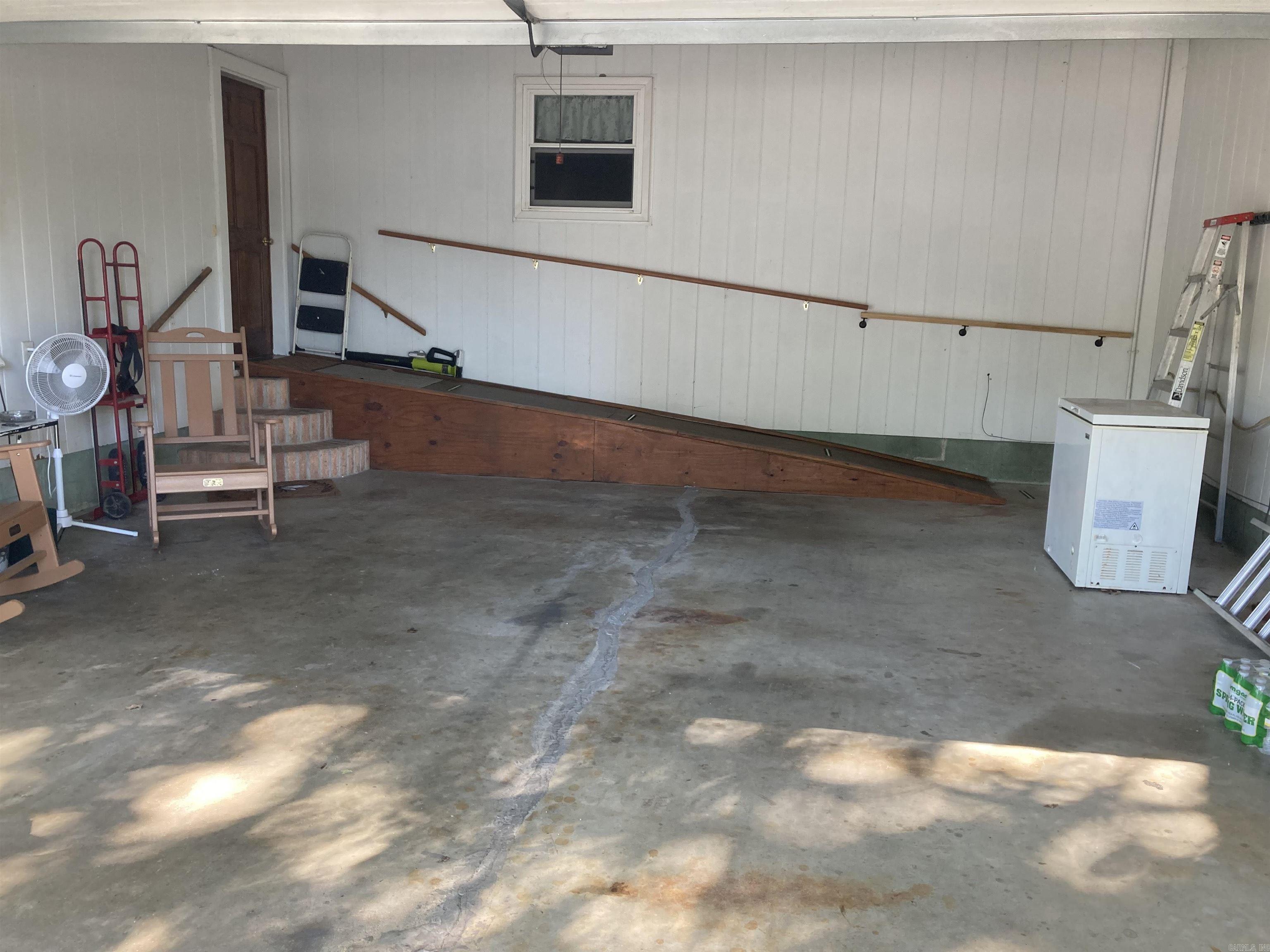 792 N Royal Avenue Property Photo 11
