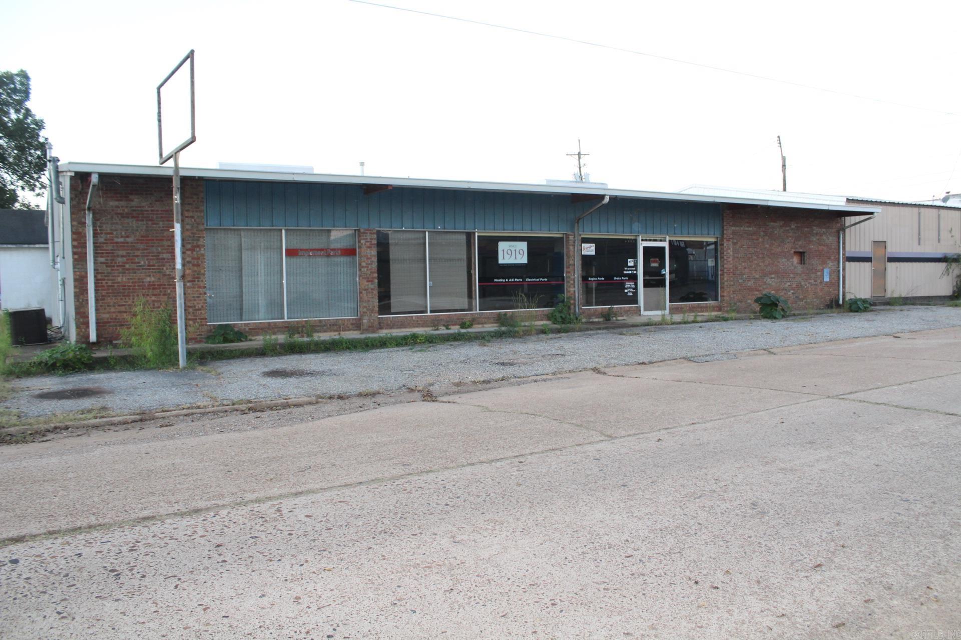 120 E Howard Street Property Photo 1