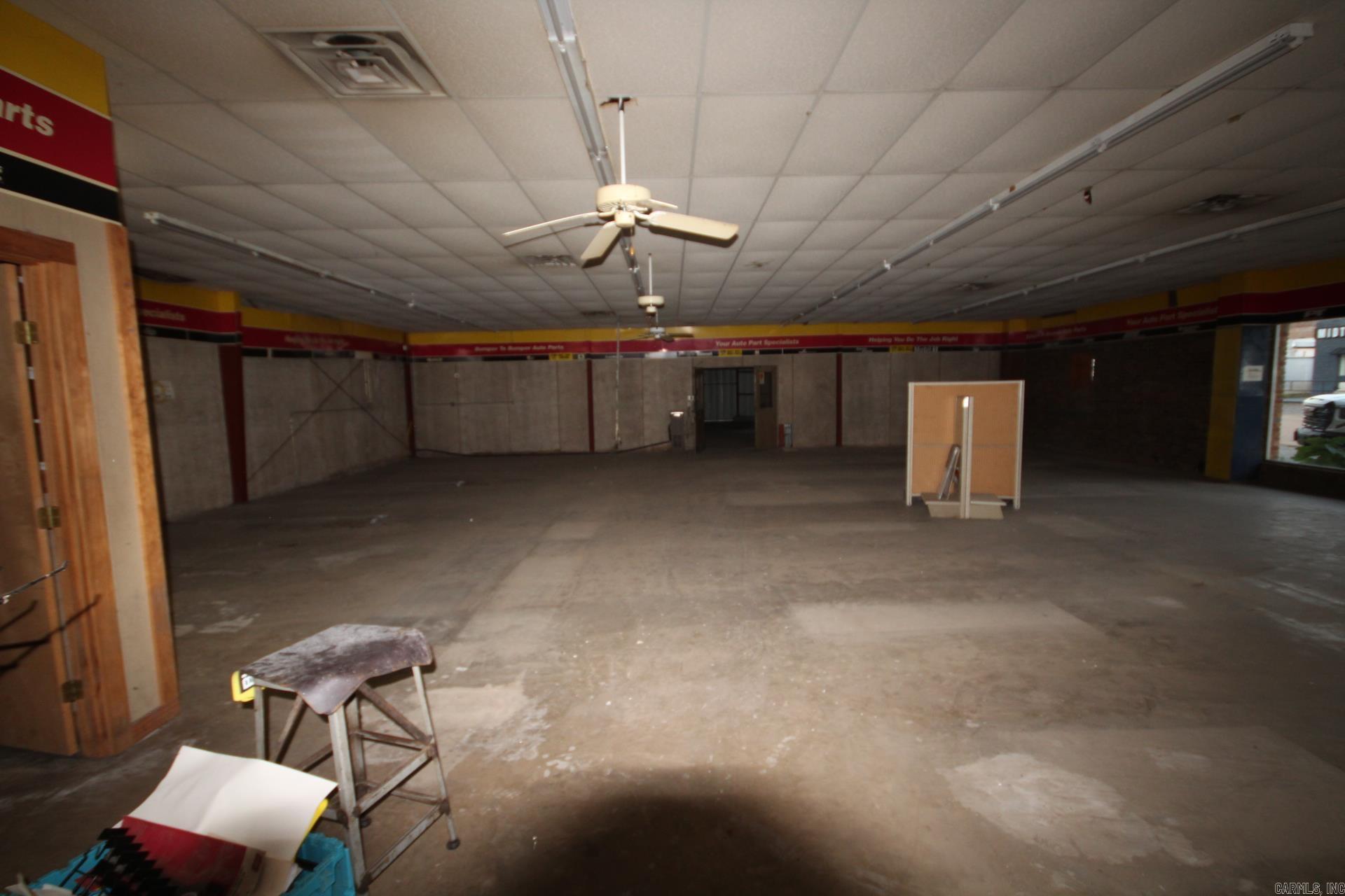 120 E Howard Street Property Photo 3