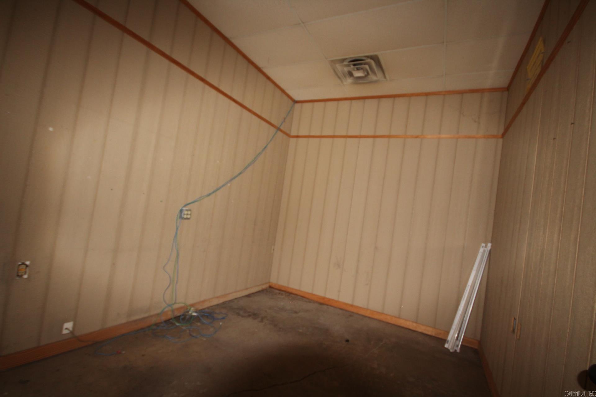 120 E Howard Street Property Photo 4