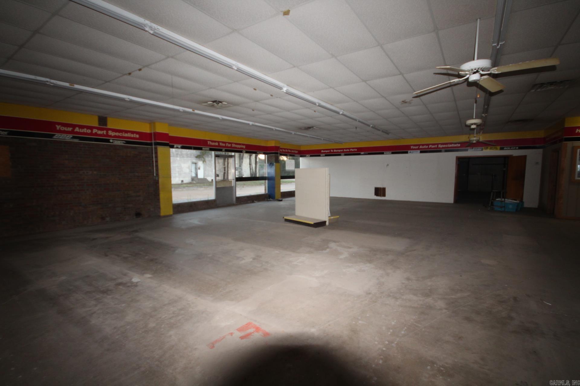 120 E Howard Street Property Photo 5