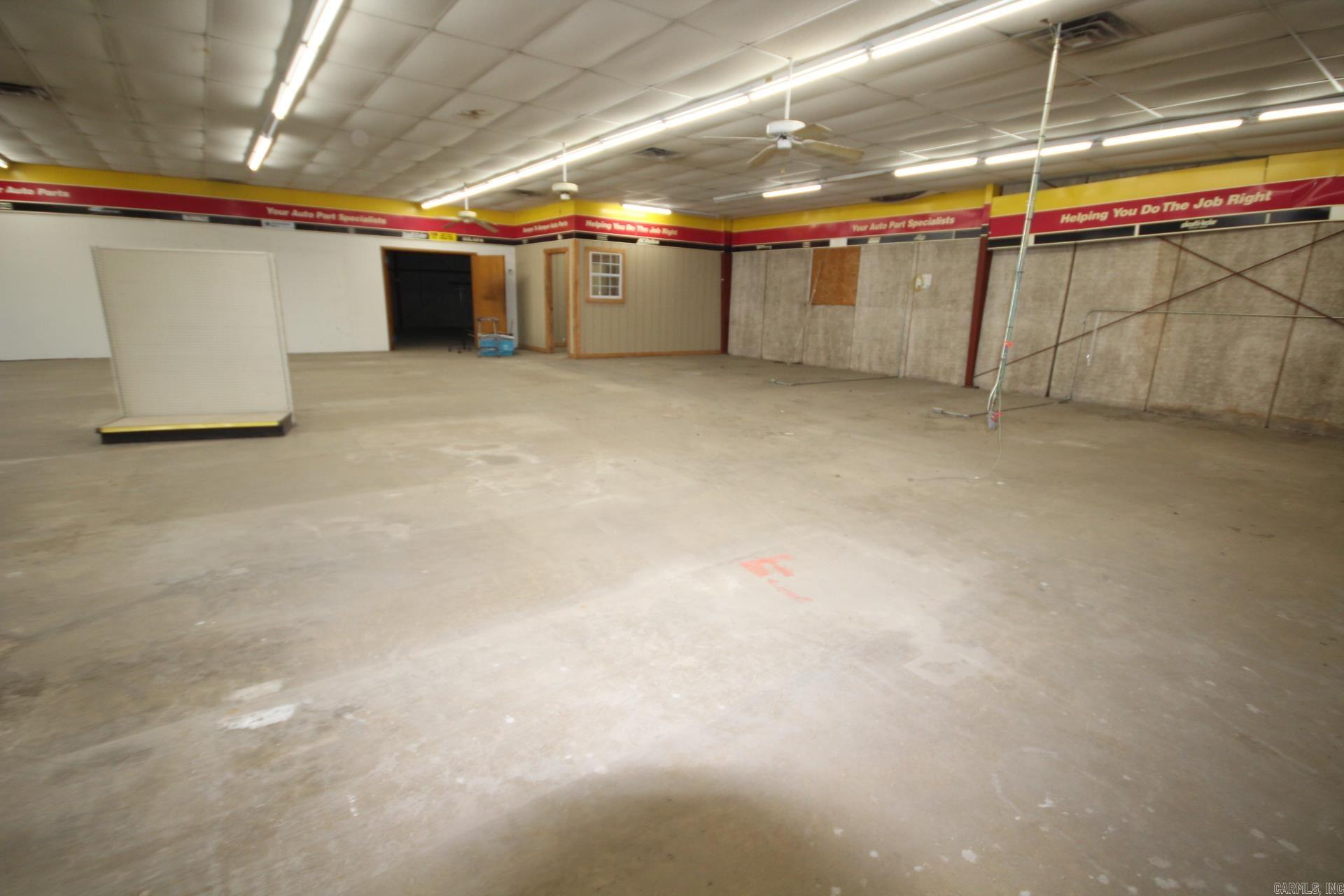 120 E Howard Street Property Photo 6