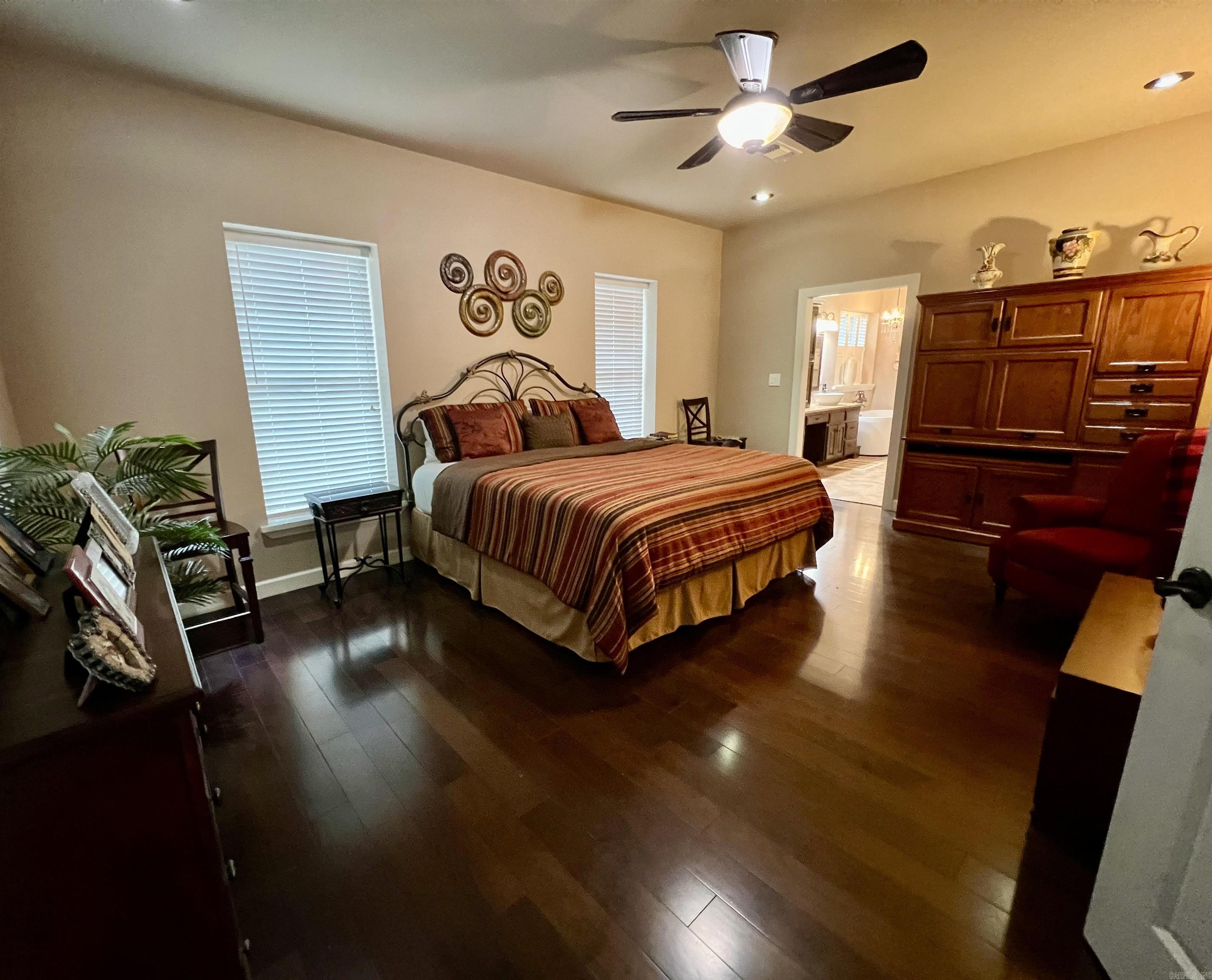 912 Ebenezer Road Property Photo 11