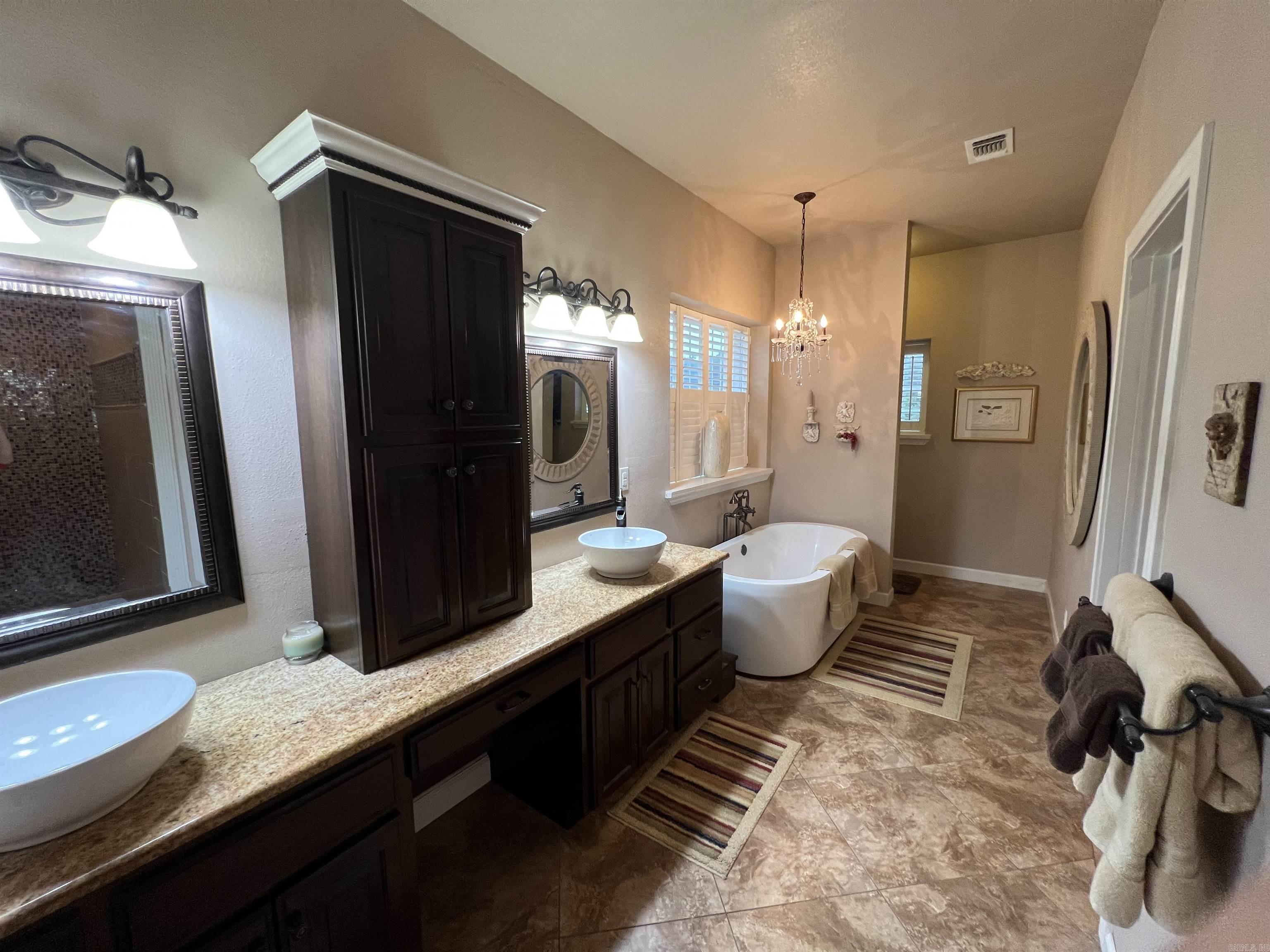 912 Ebenezer Road Property Photo 13