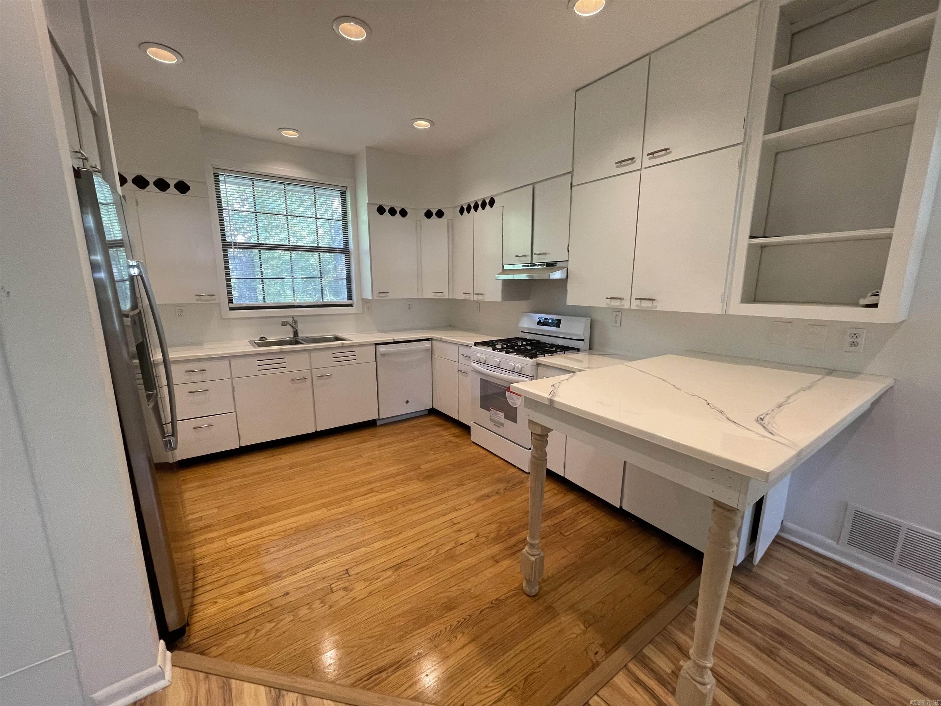 2300 N Madison Avenue Property Photo 15
