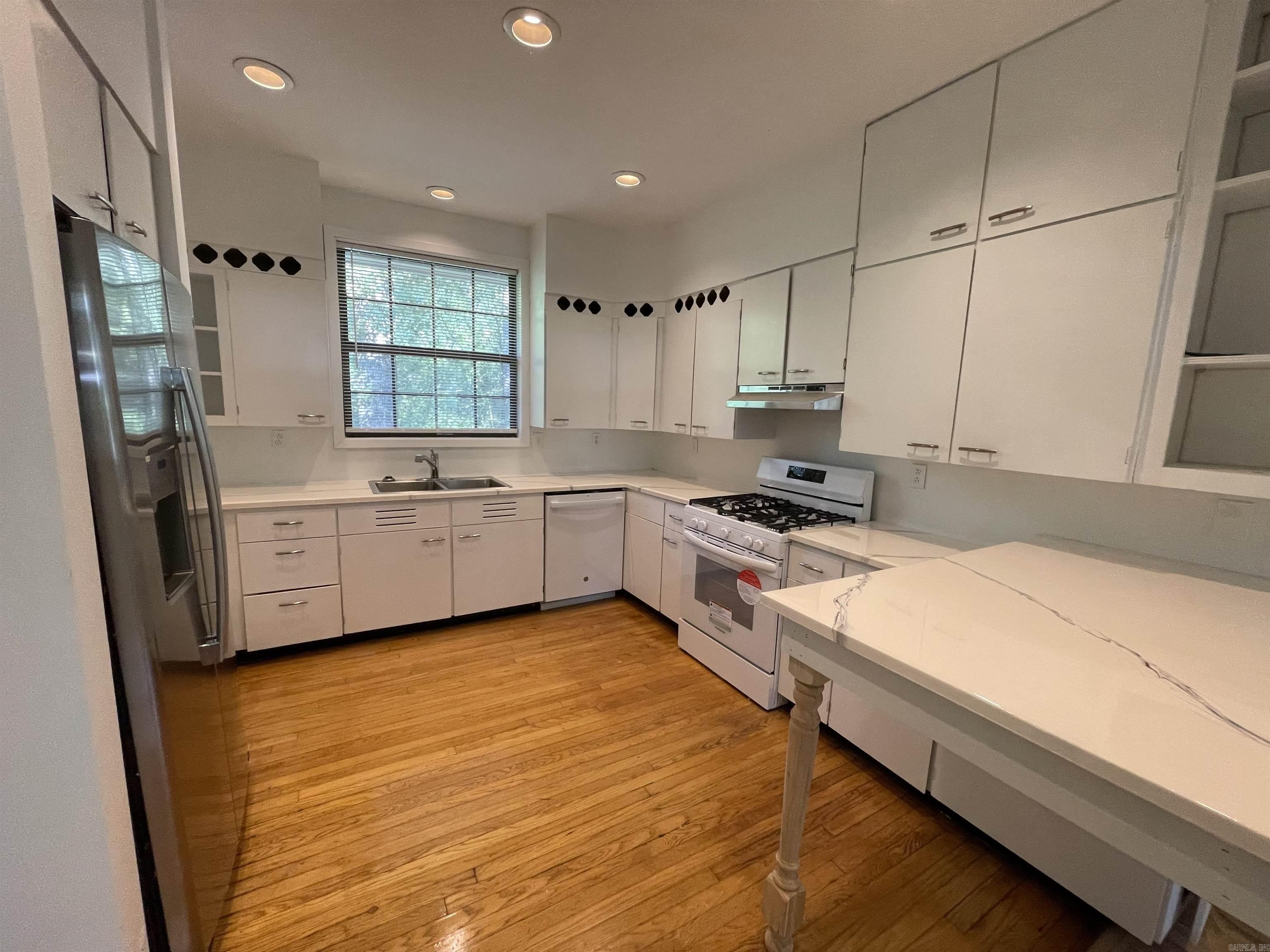 2300 N Madison Avenue Property Photo 16