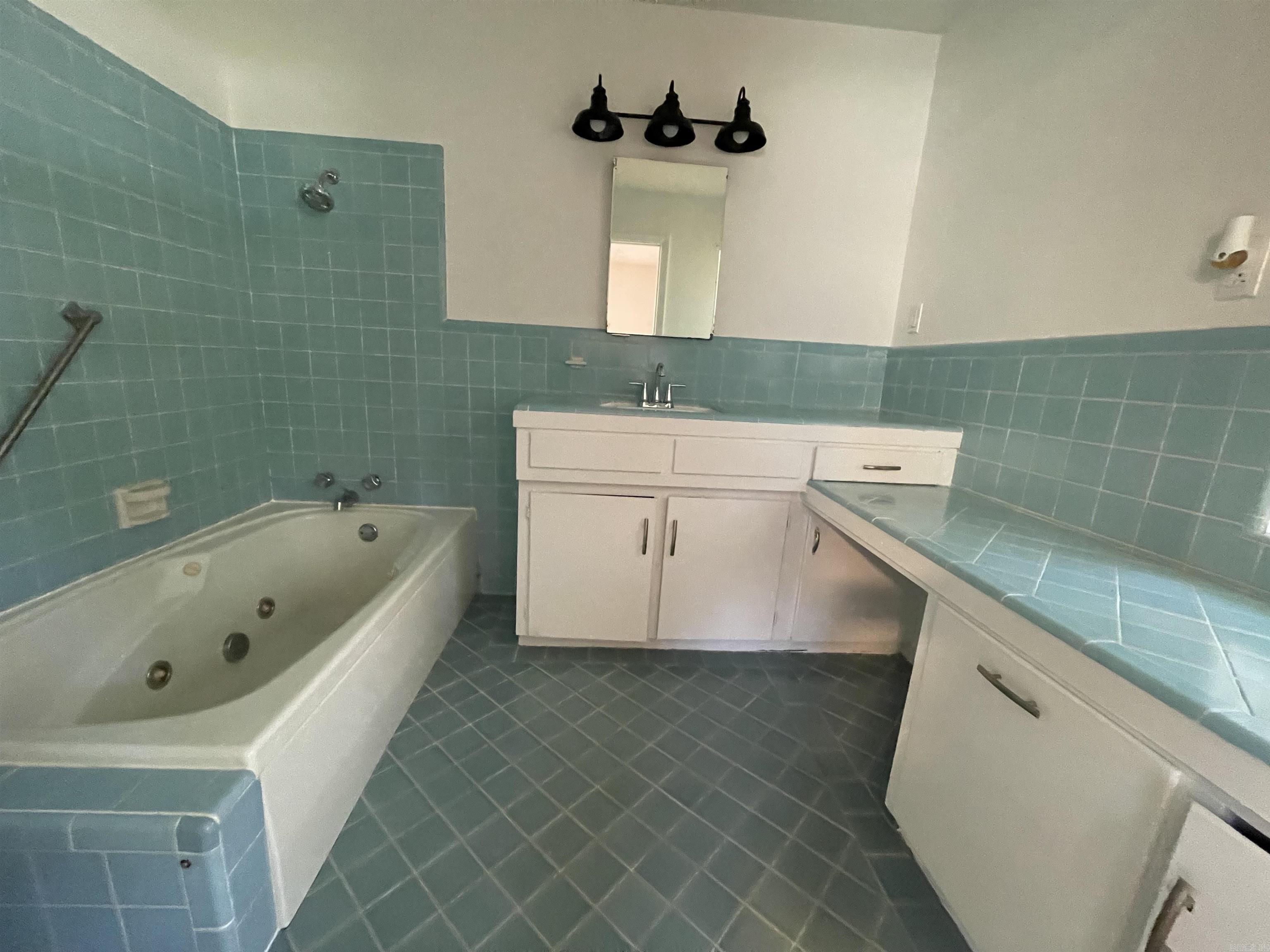 2300 N Madison Avenue Property Photo 24