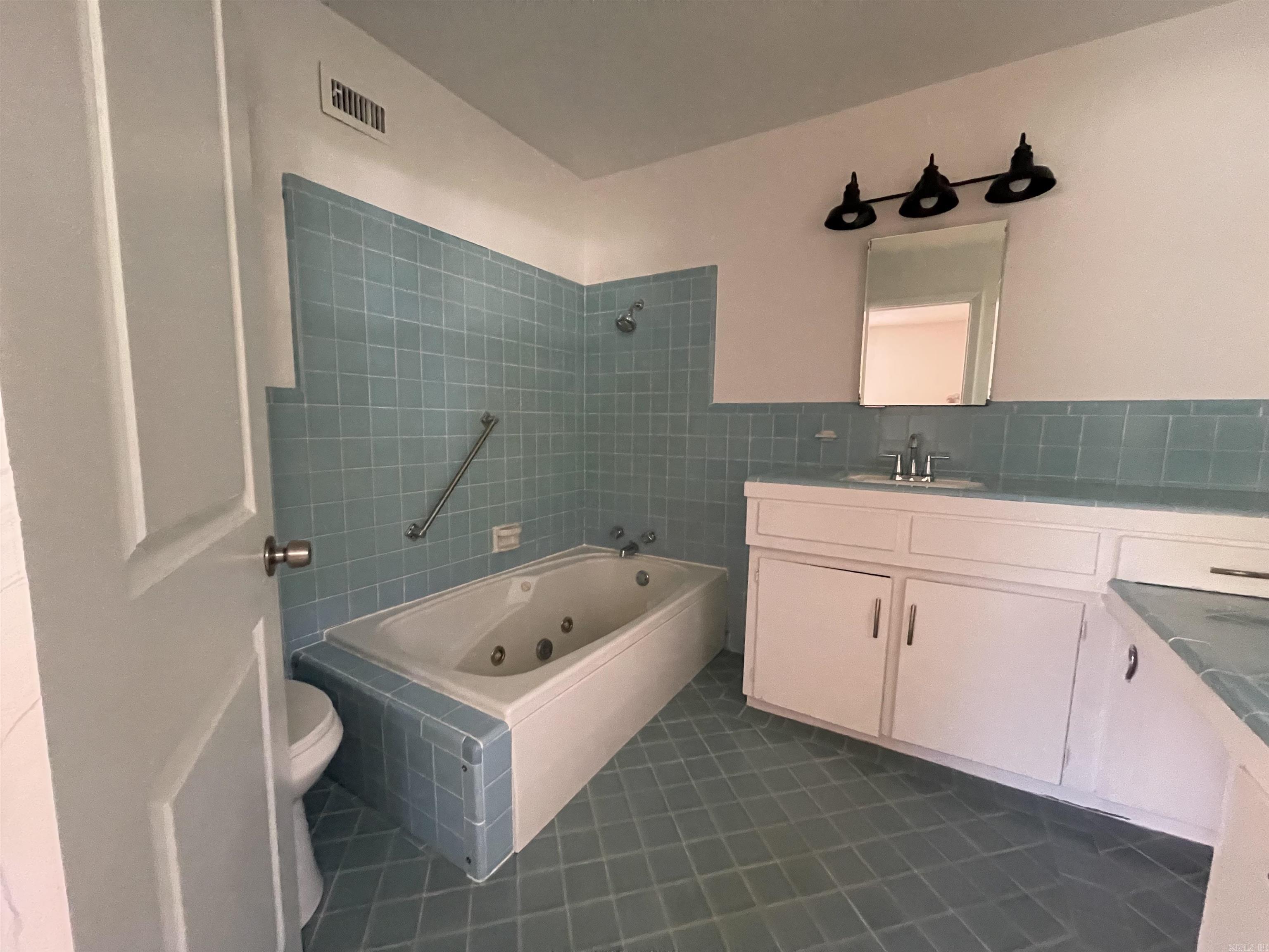 2300 N Madison Avenue Property Photo 25