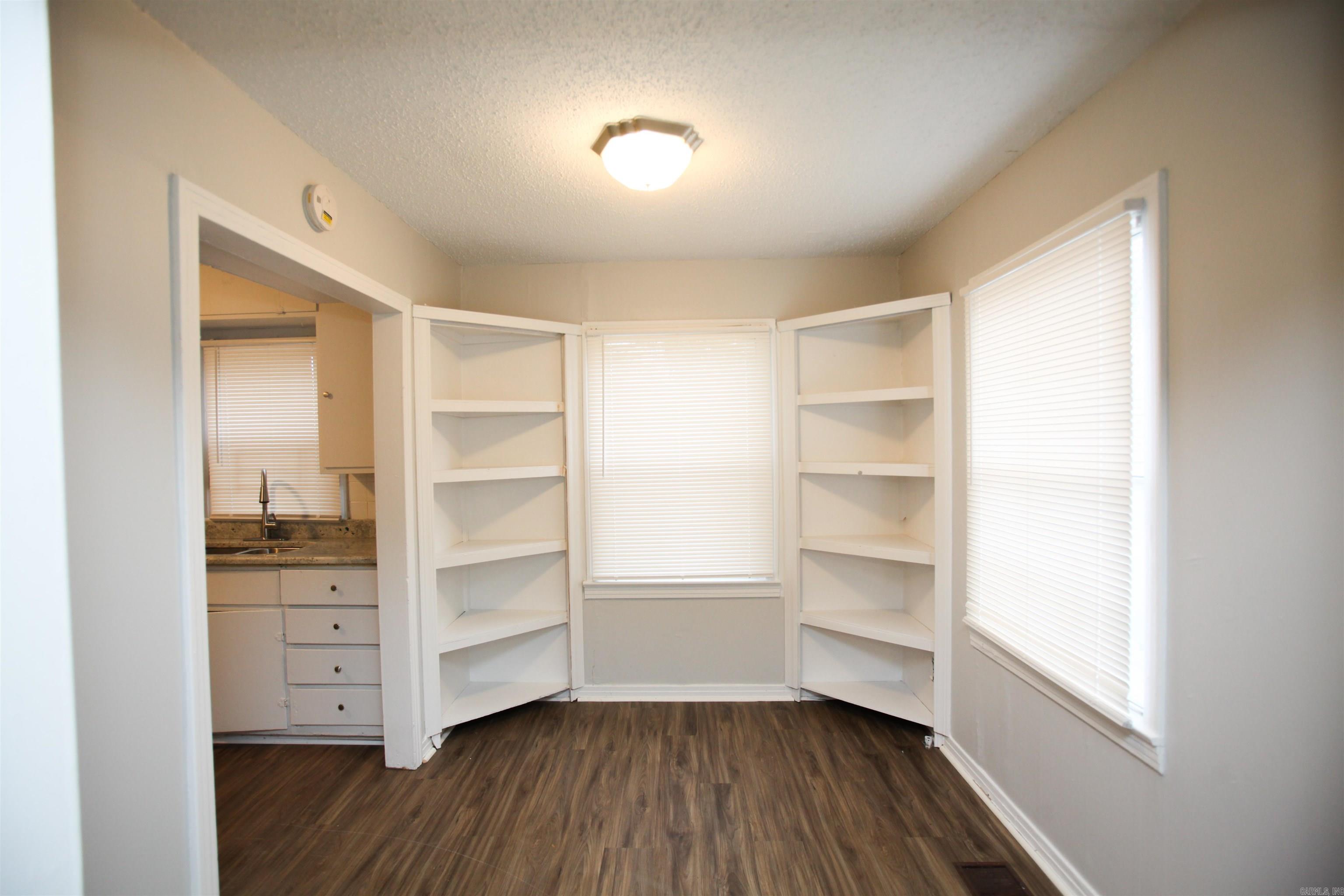2703 Madison Street Property Photo 6