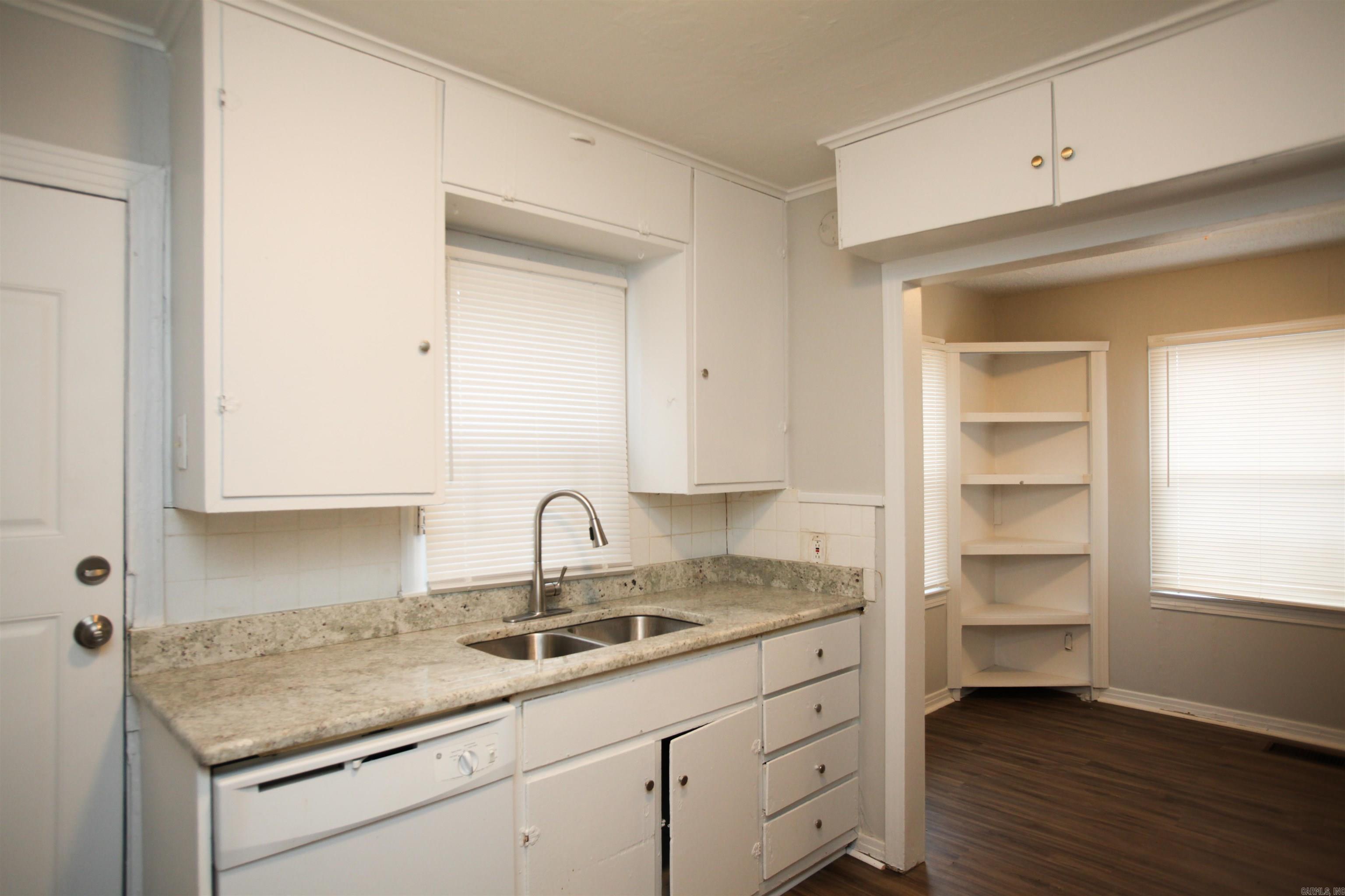 2703 Madison Street Property Photo 8