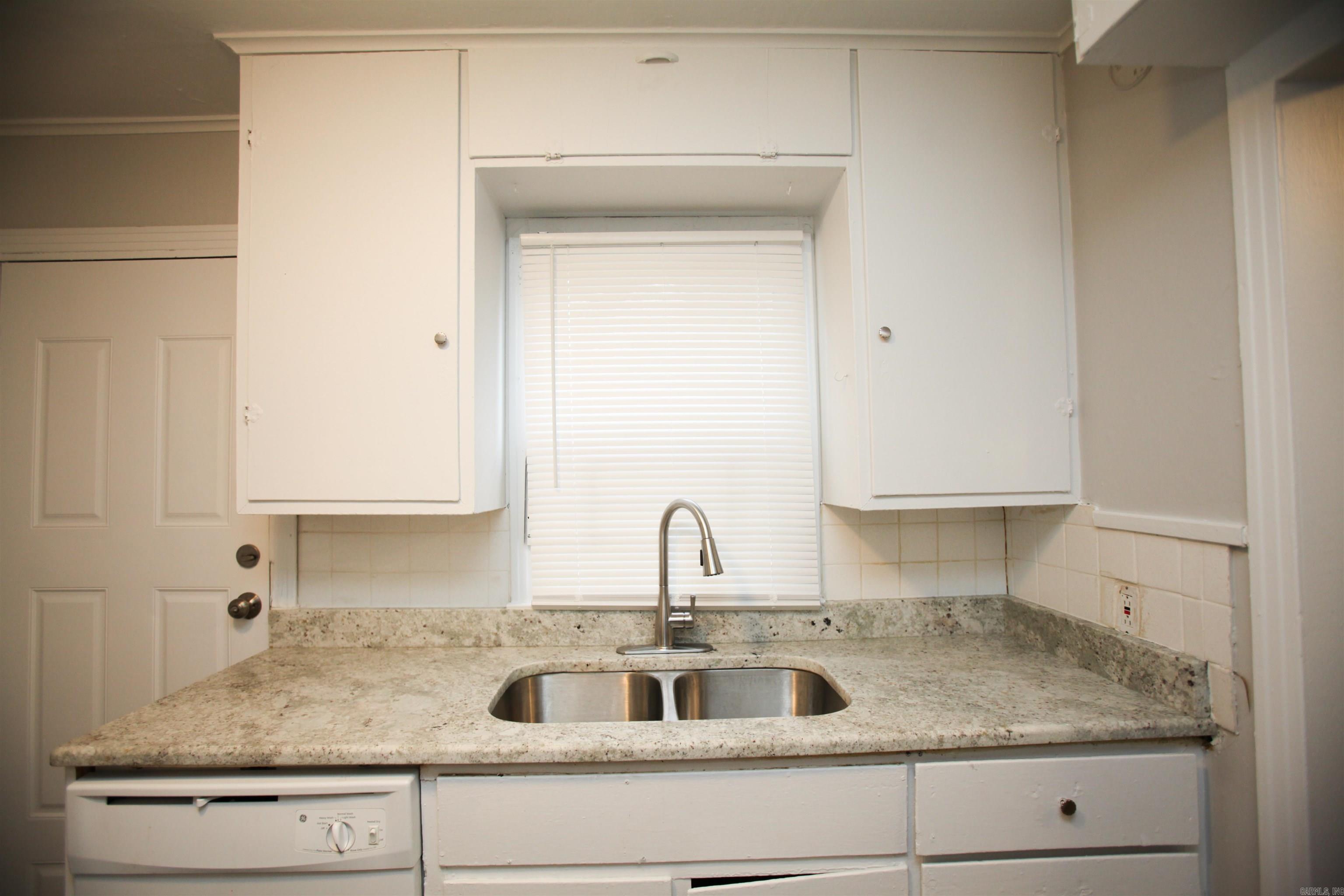 2703 Madison Street Property Photo 9