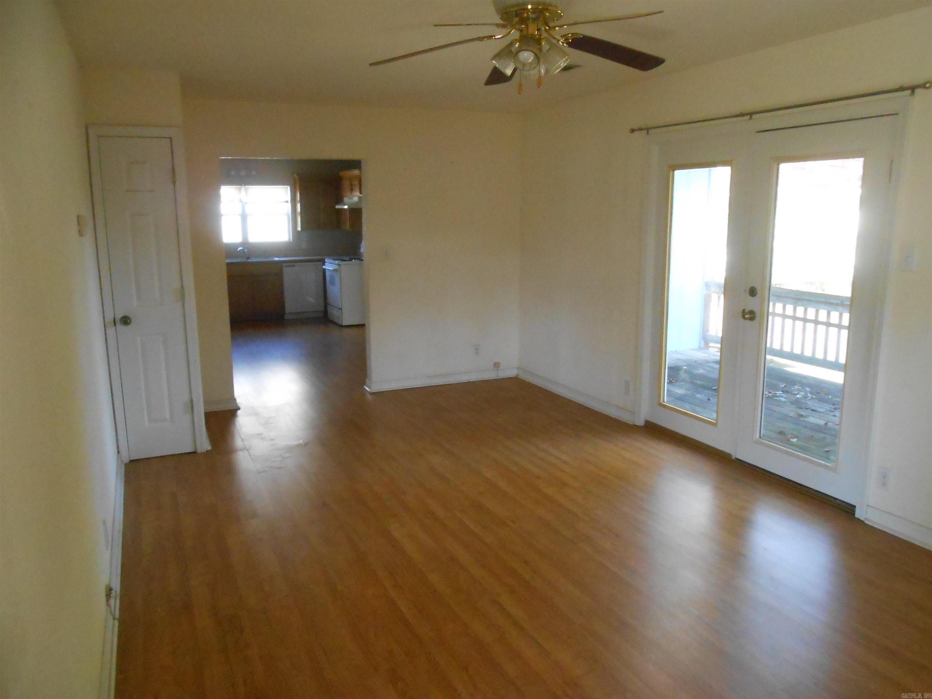 136 Third St Property Photo 3