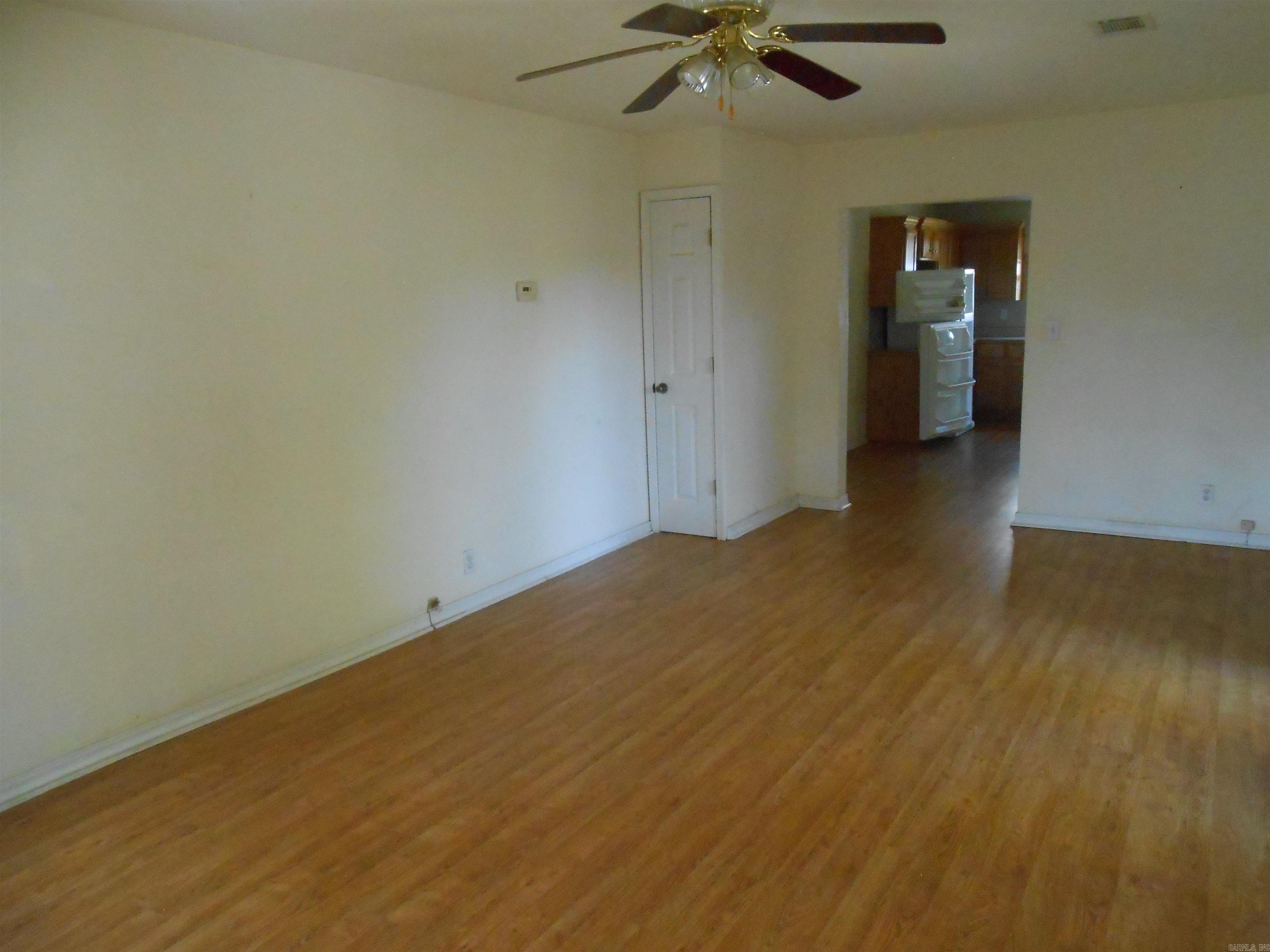 136 Third St Property Photo 4