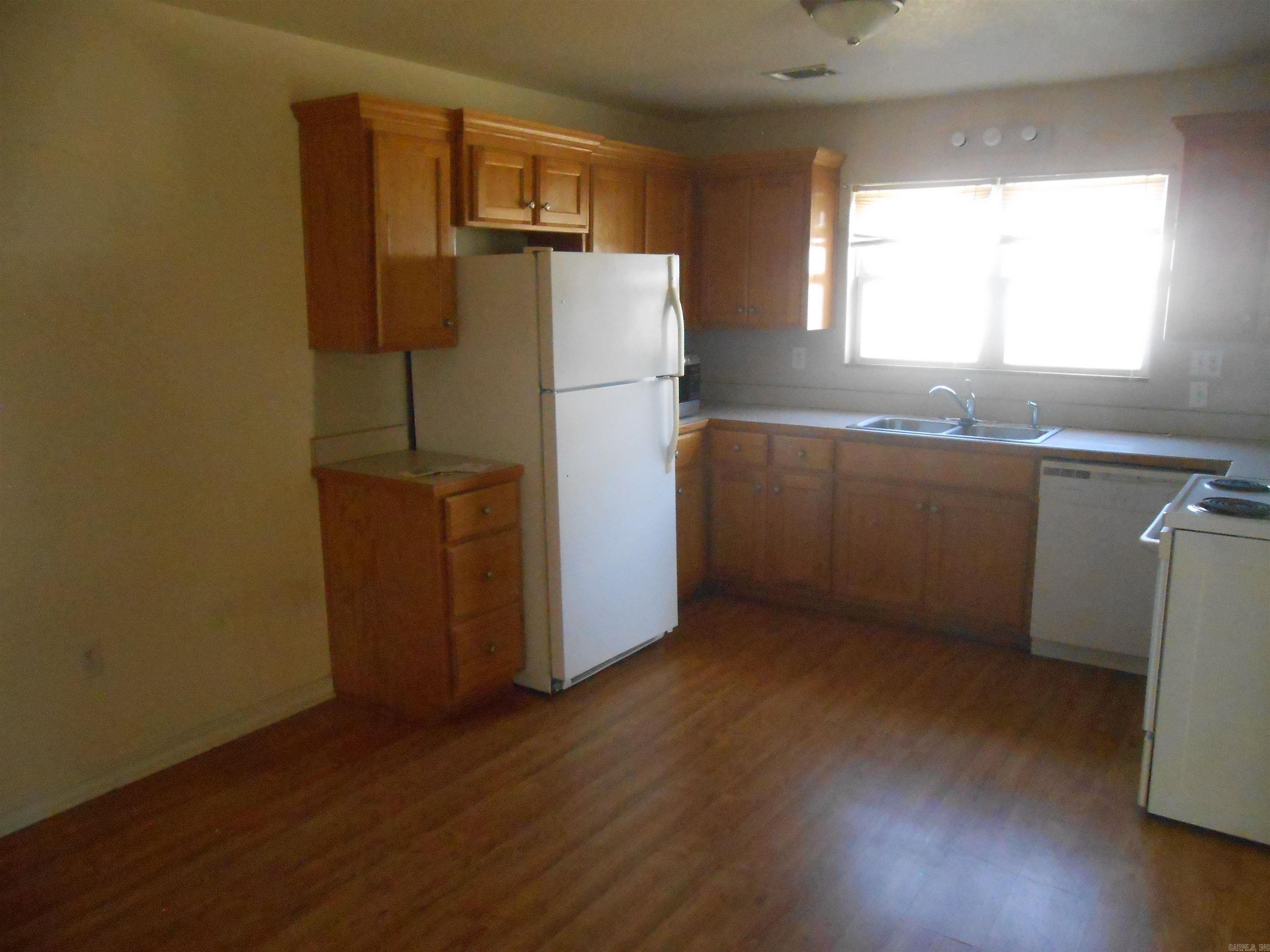 136 Third St Property Photo 5