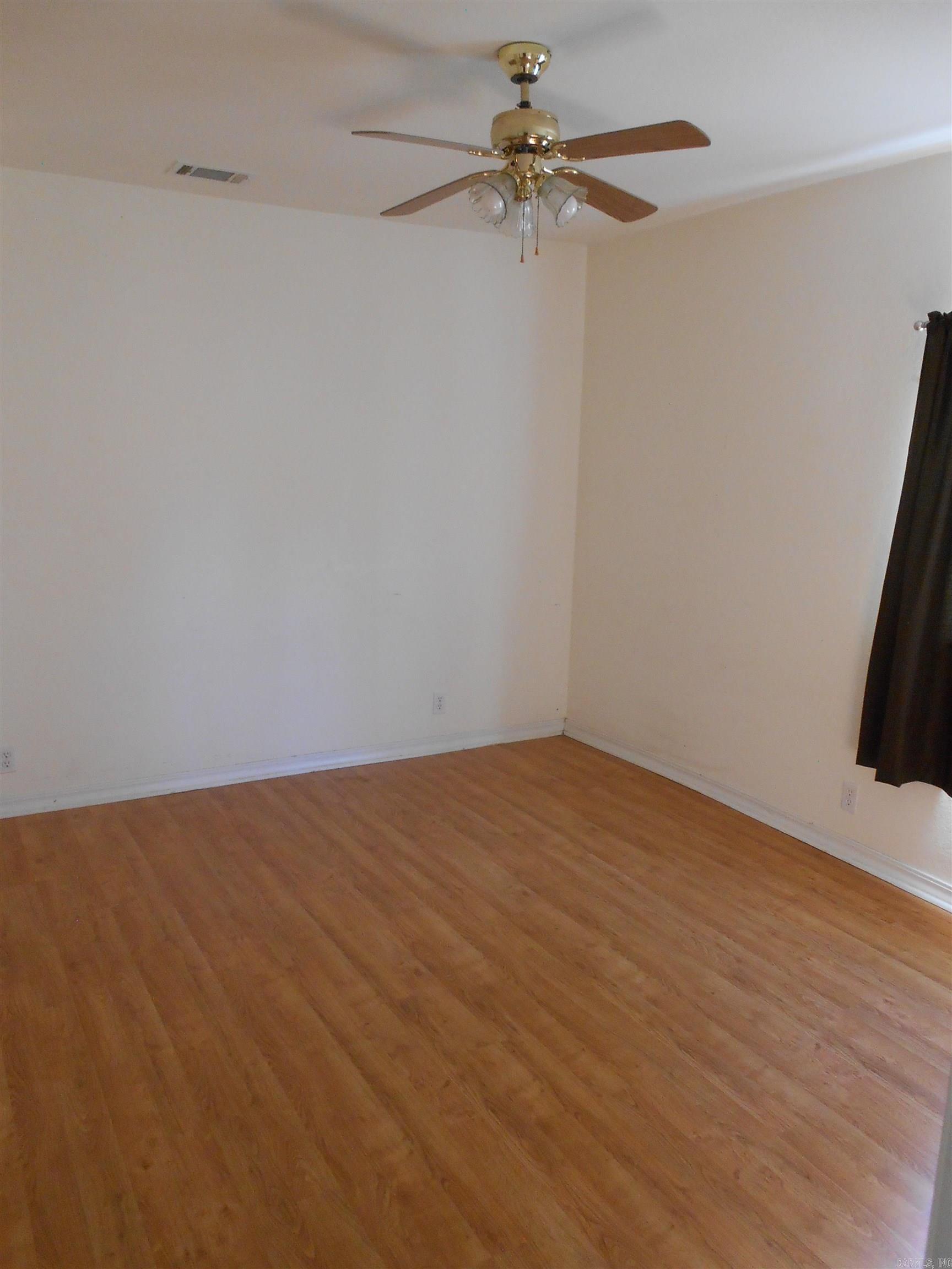 136 Third St Property Photo 7