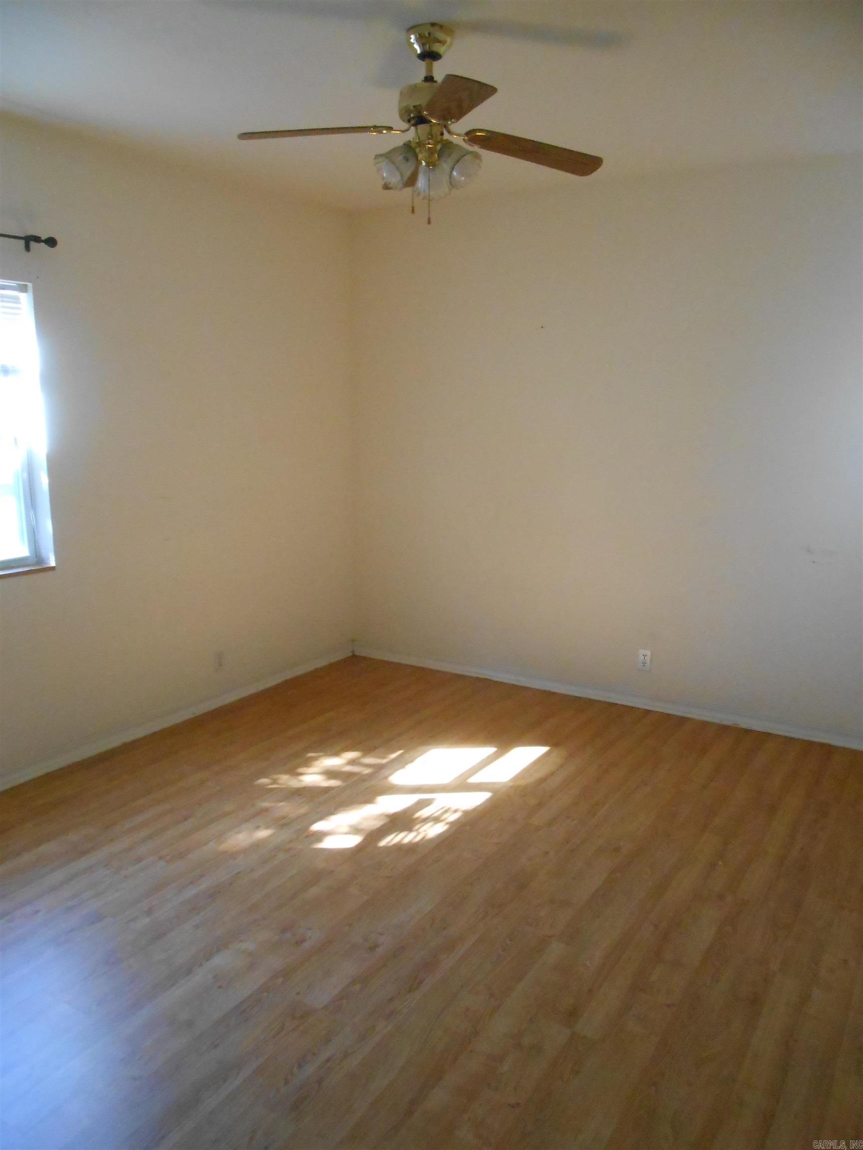 136 Third St Property Photo 8