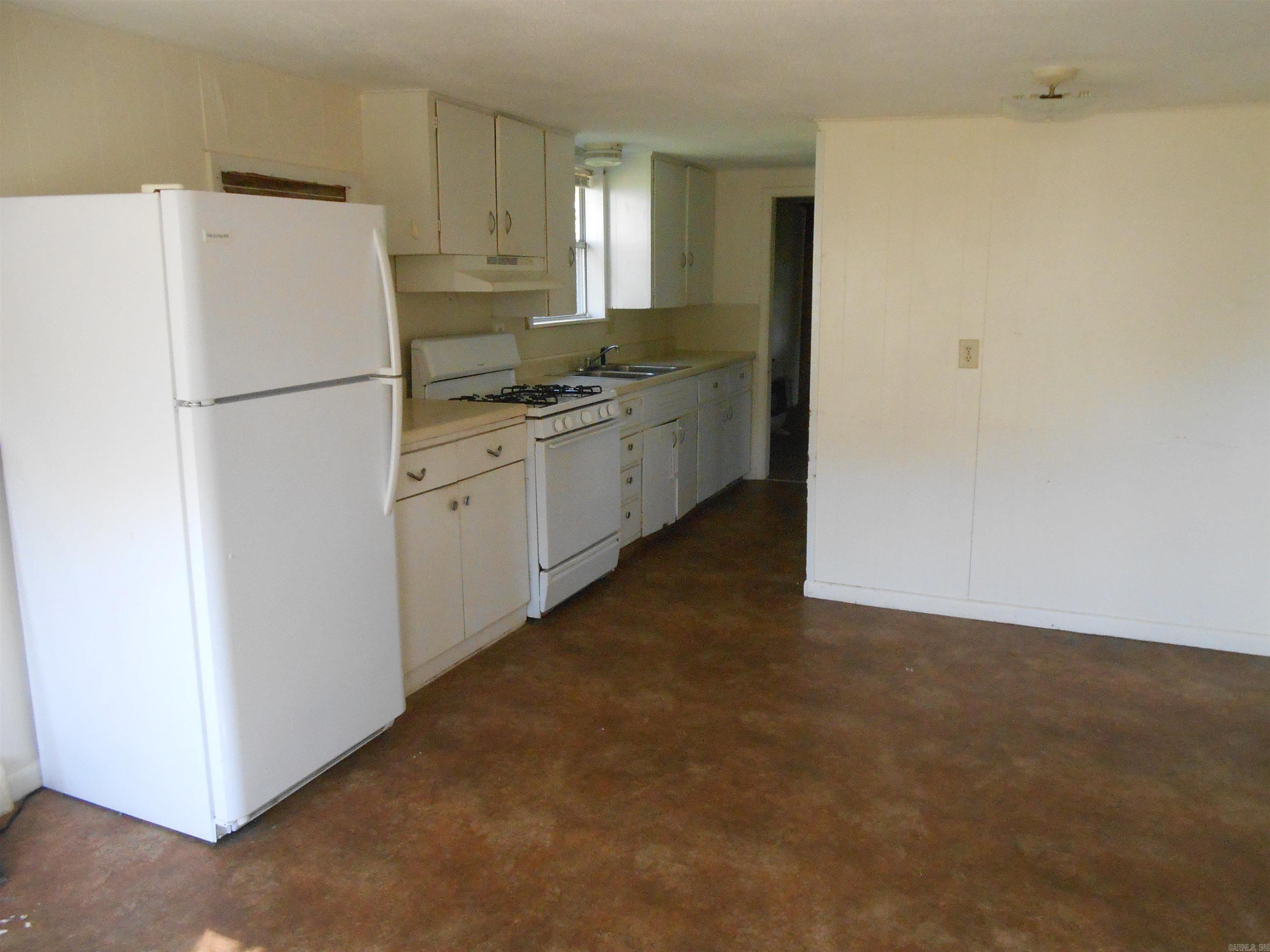 136 Third St Property Photo 14