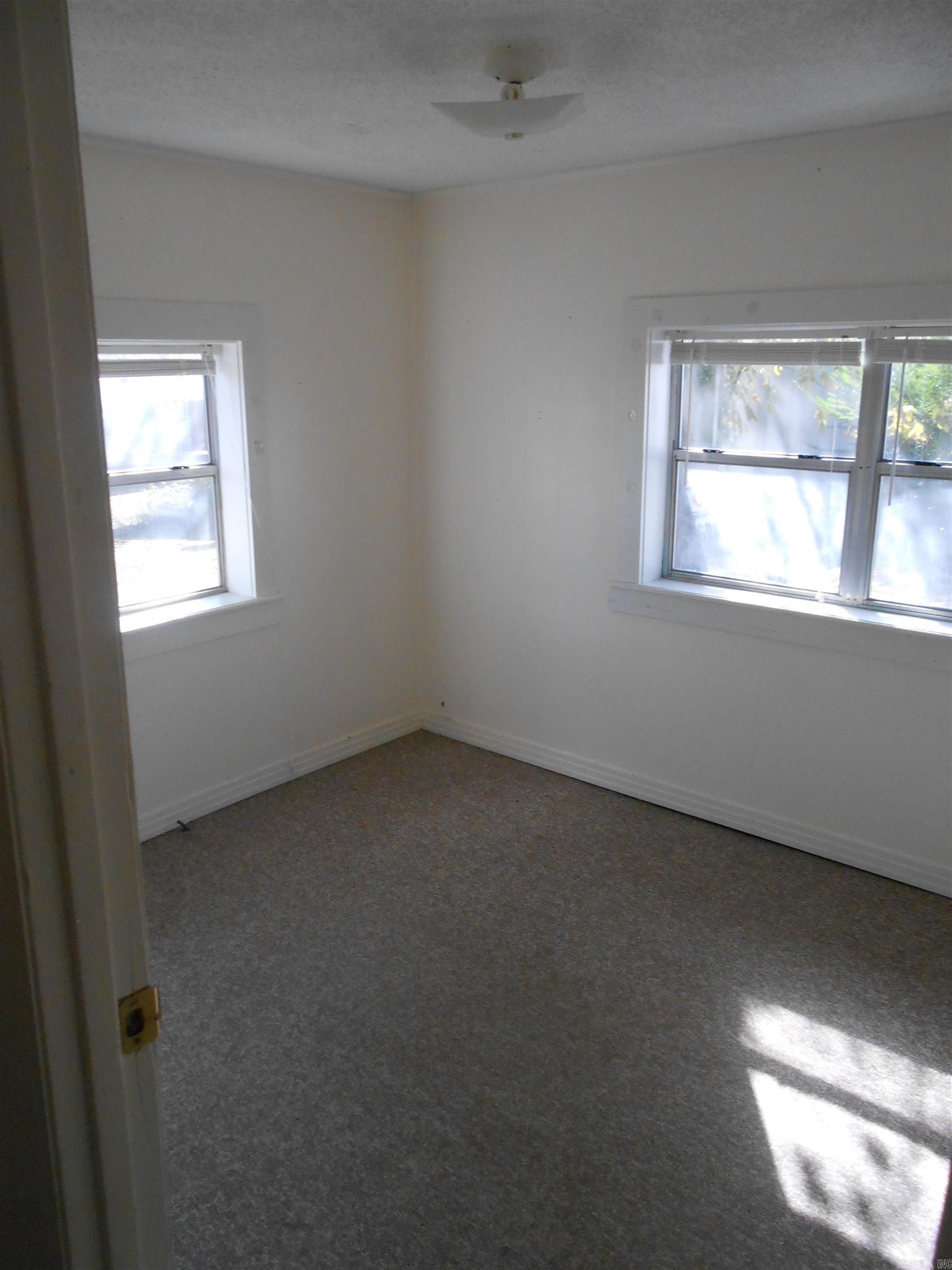 136 Third St Property Photo 15
