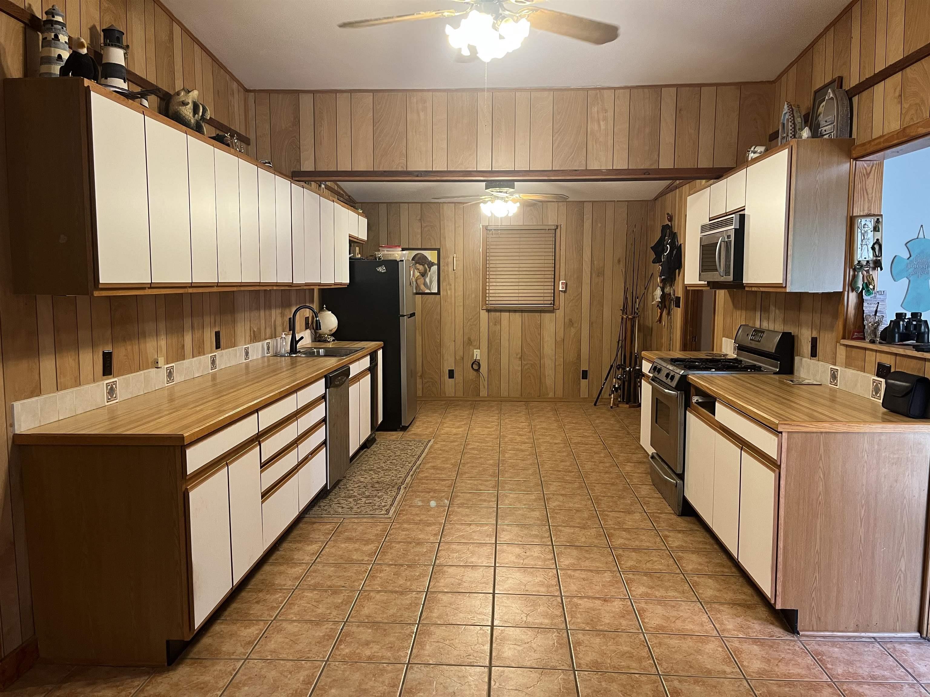 352 Weldon Road Property Photo 6