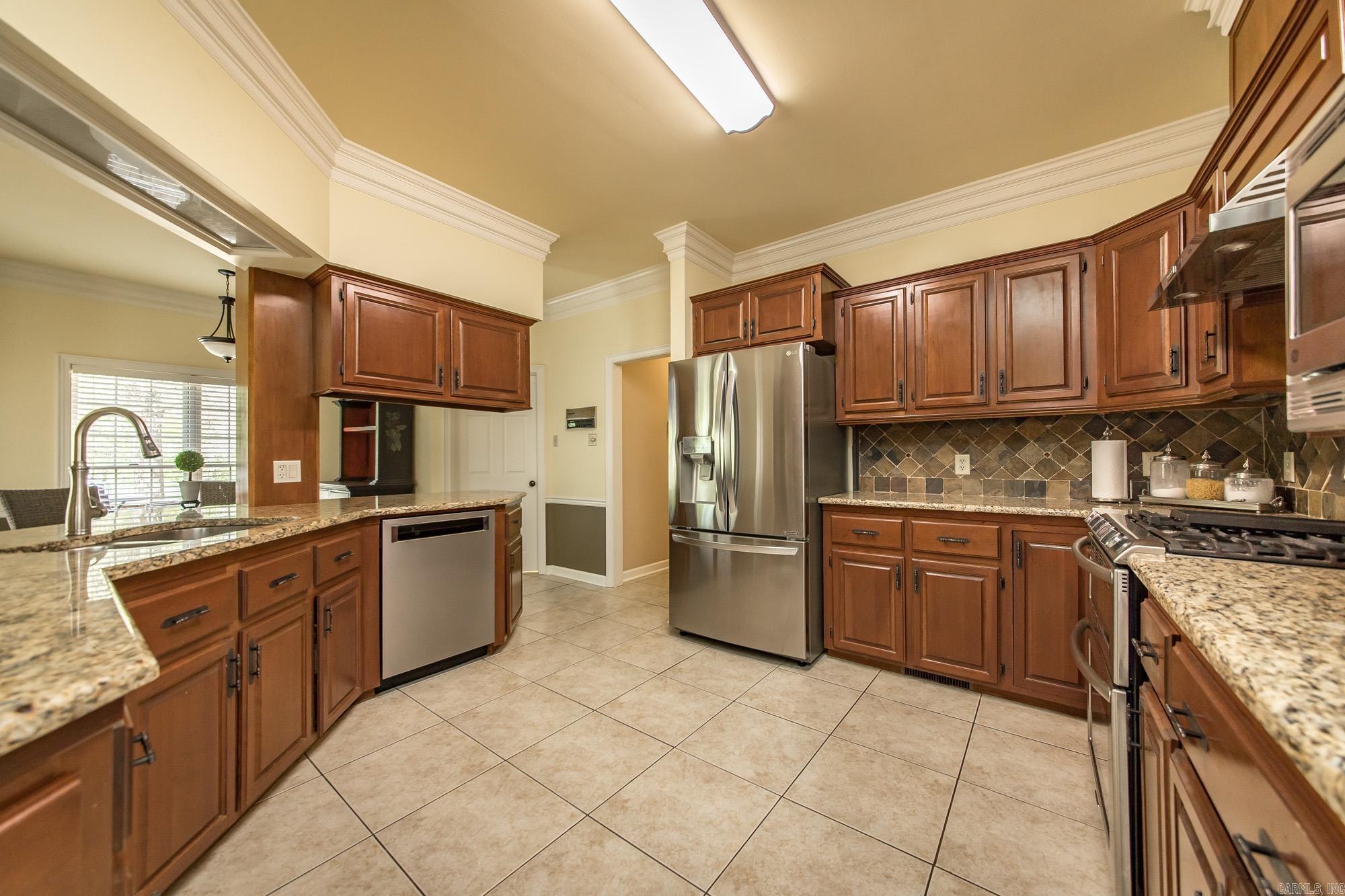 8 Shady Grove Cove Property Photo 6