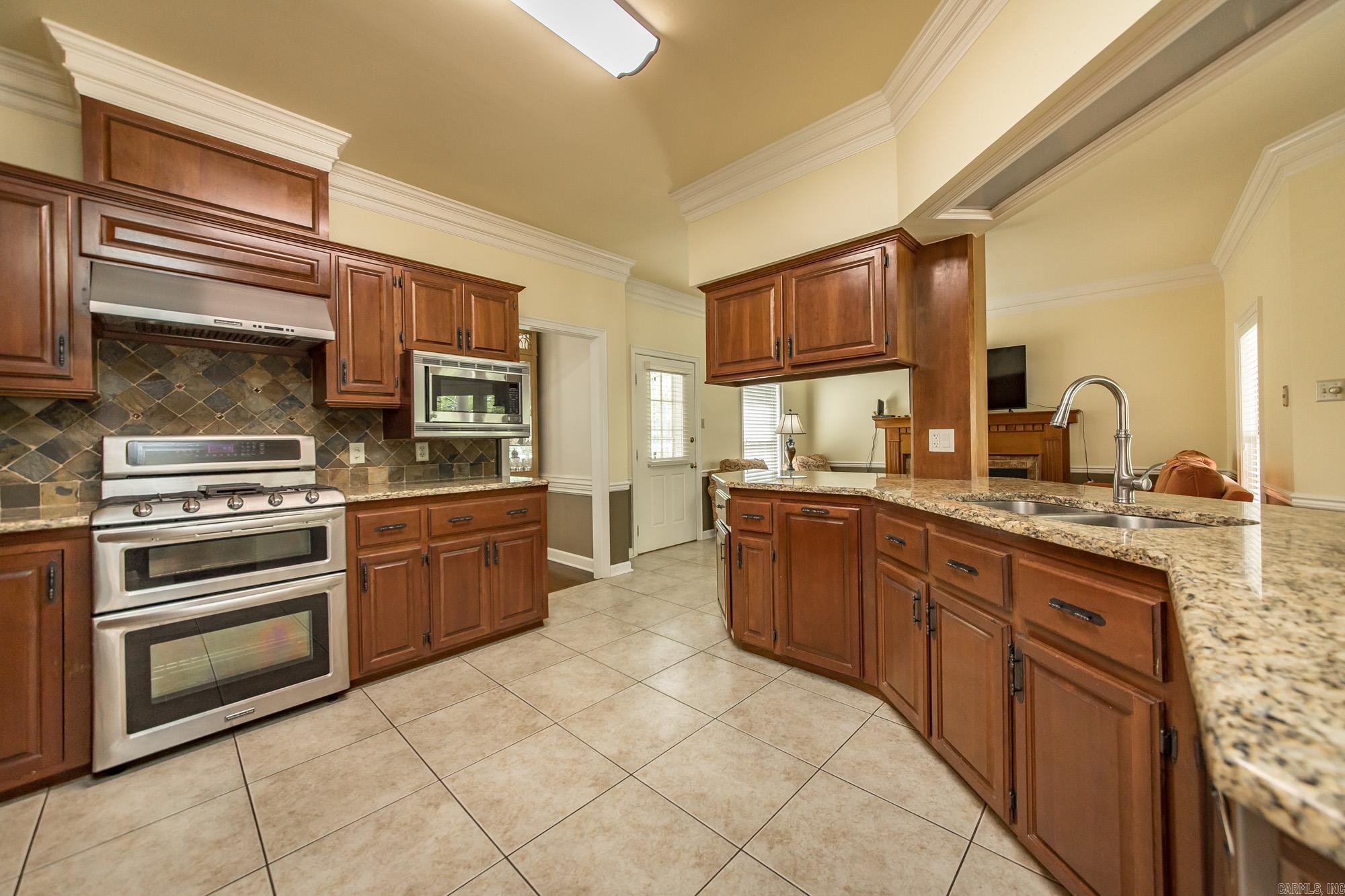 8 Shady Grove Cove Property Photo 7