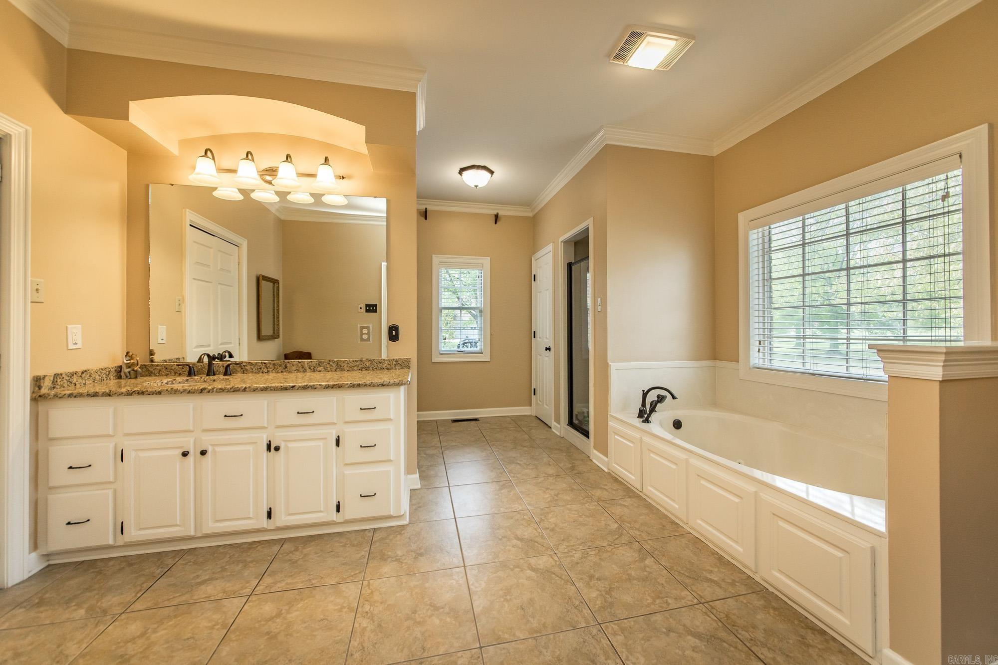 8 Shady Grove Cove Property Photo 19