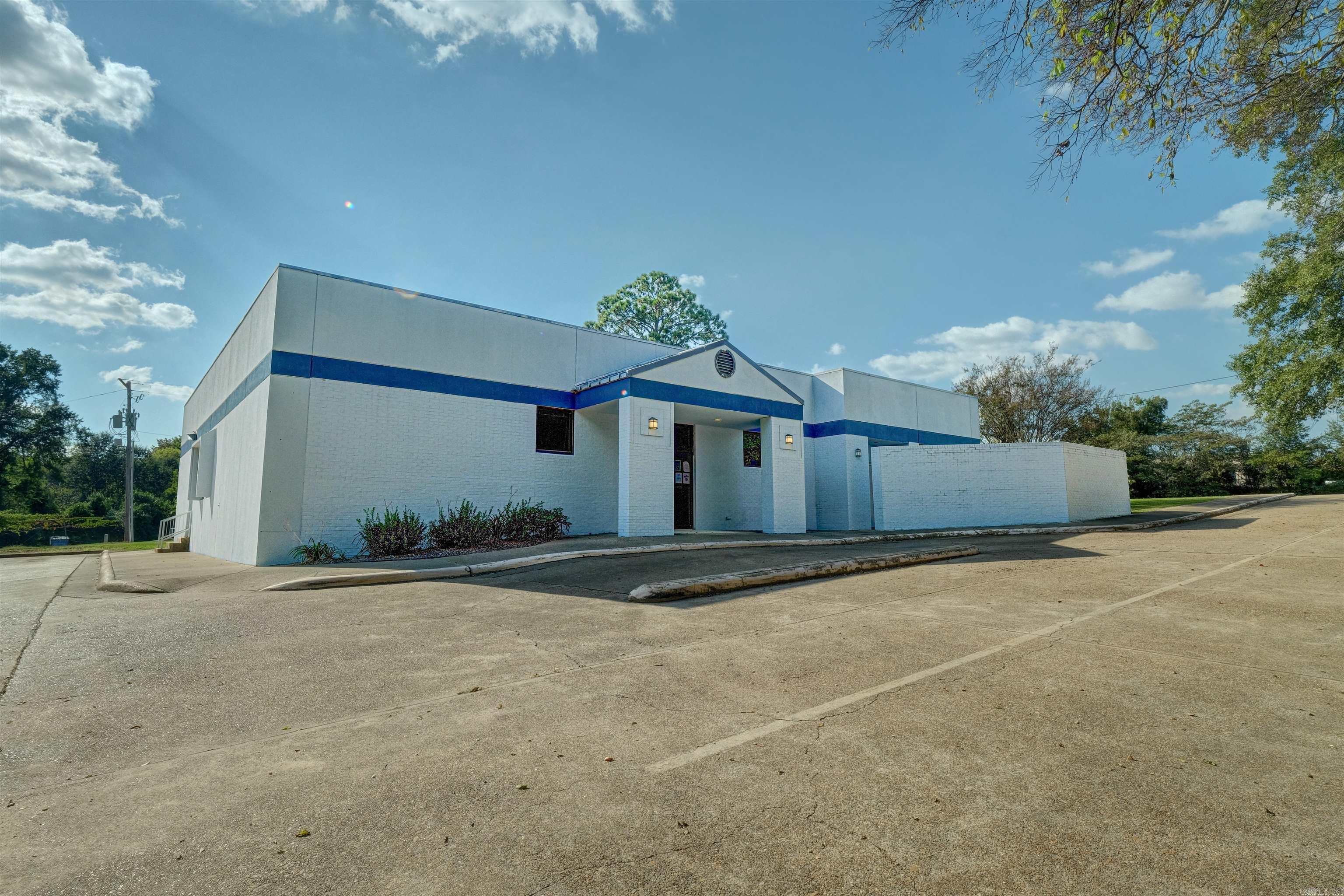 211 Jackson St Property Photo 4