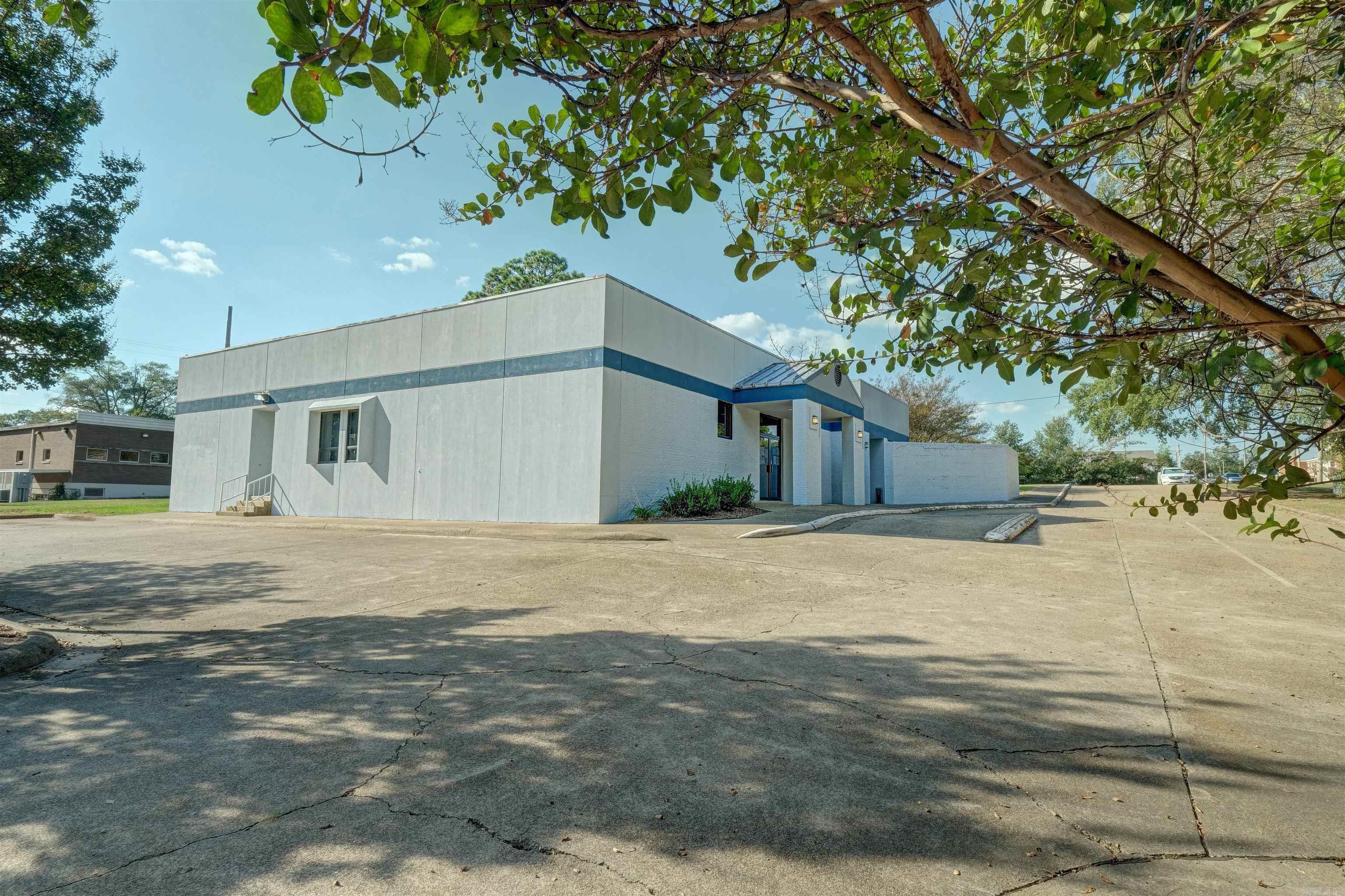 211 Jackson St Property Photo 5