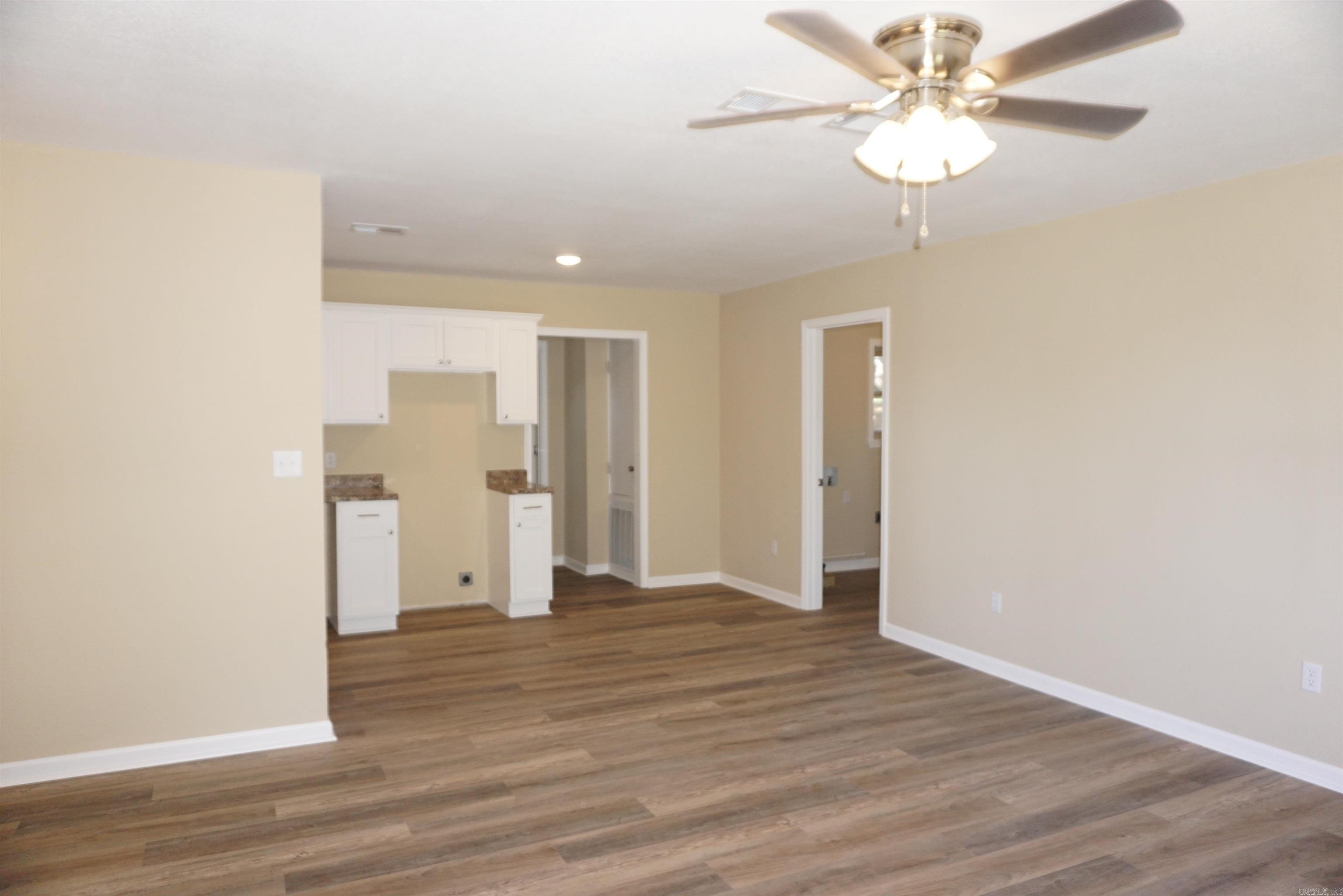 804 Linda Street Property Photo 5