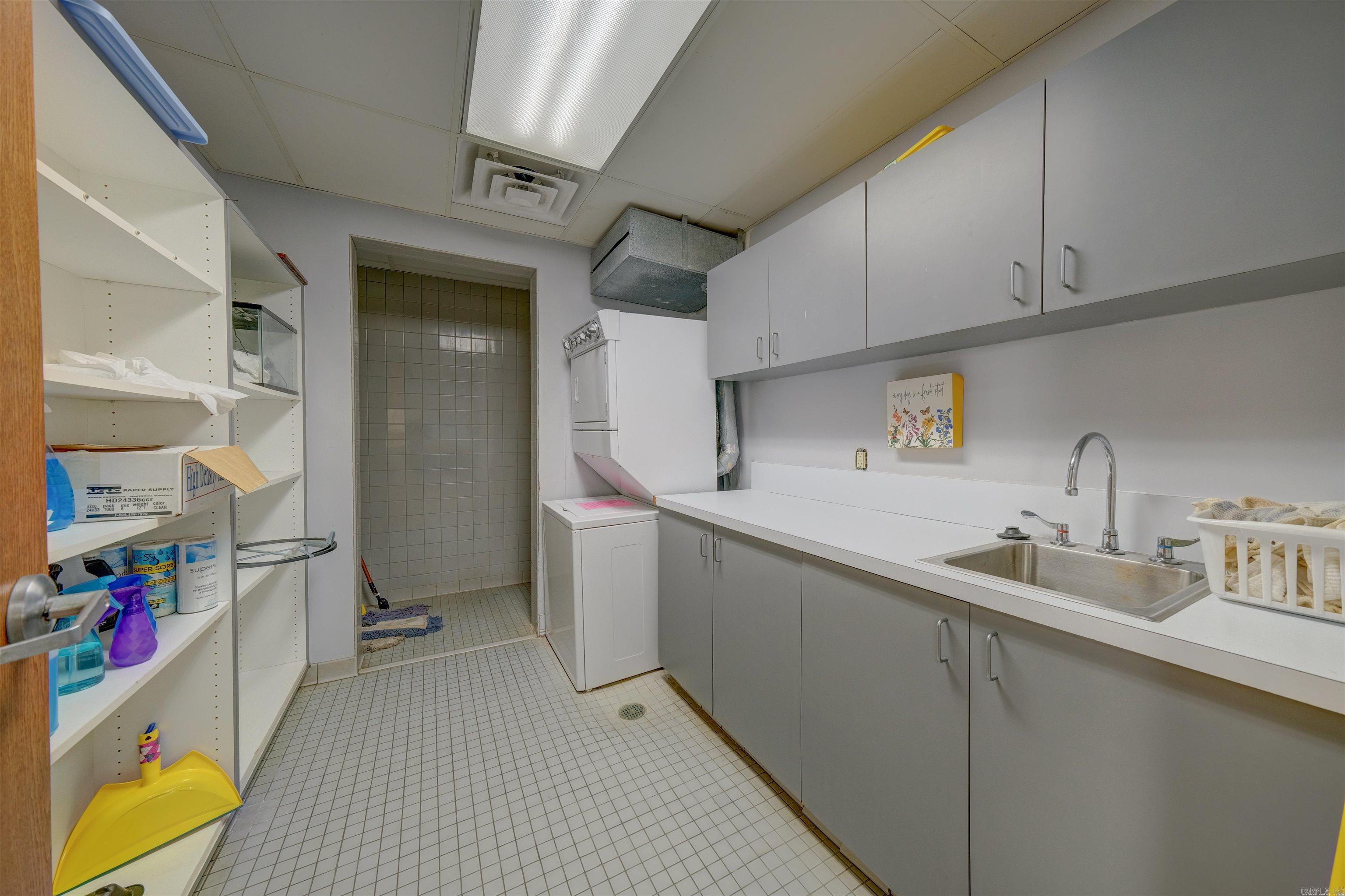 412 N Vine Property Photo 25